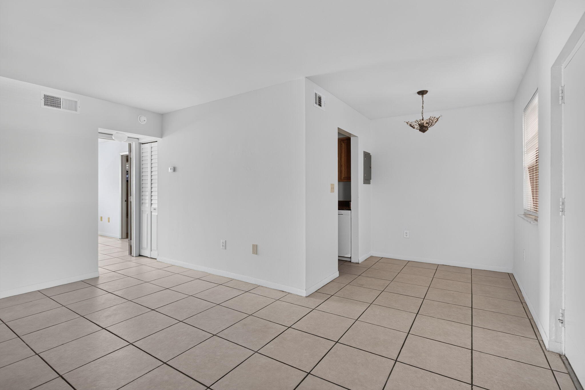 2141 Ne 42nd Street 112 Property Photo 5