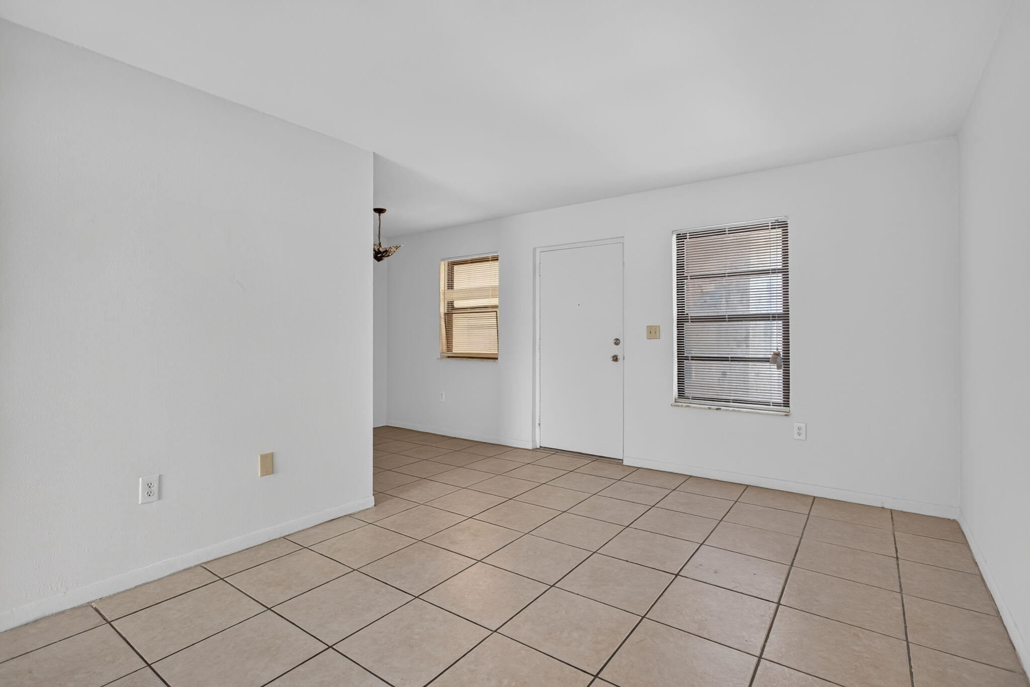 2141 Ne 42nd Street 112 Property Photo 6