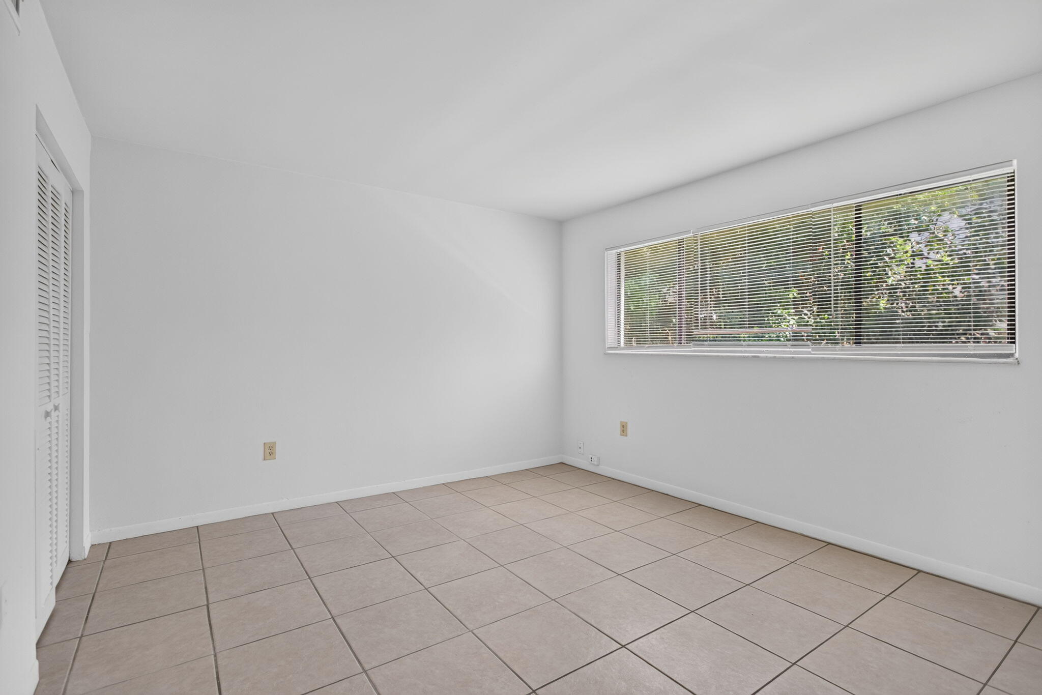 2141 Ne 42nd Street 112 Property Photo 11