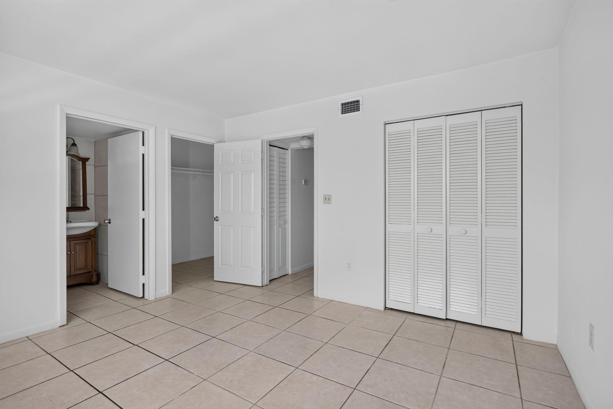 2141 Ne 42nd Street 112 Property Photo 12
