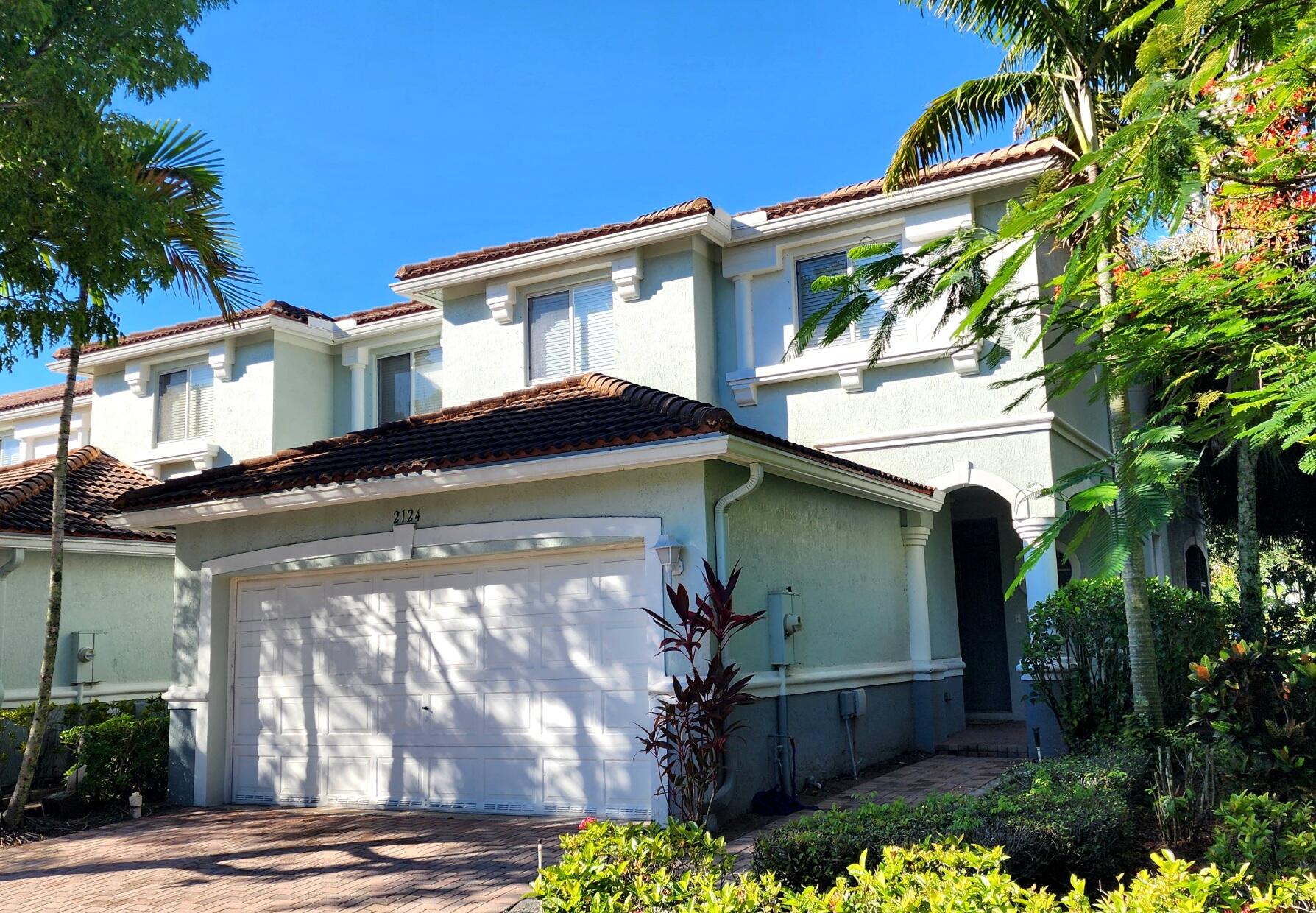 2124 Oakmont Drive Property Photo 1