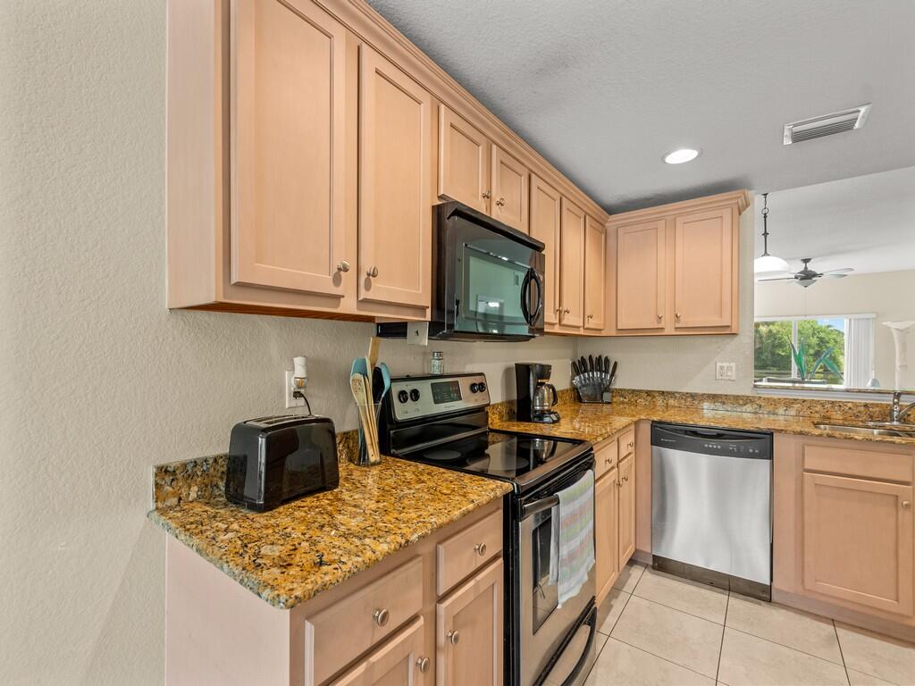 4210 Gator Trace Avenue B Property Photo 4