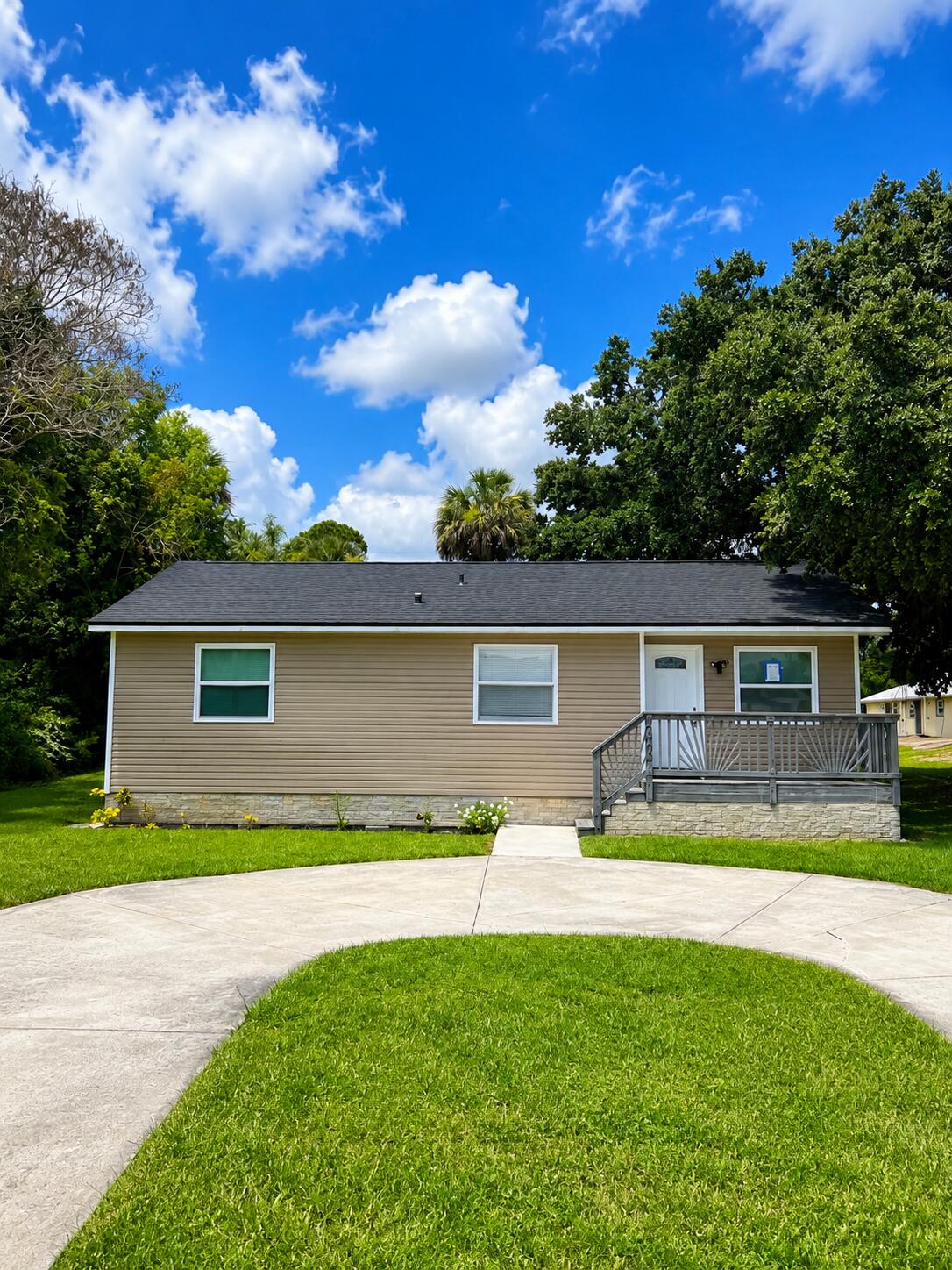 2405 N 44th Street