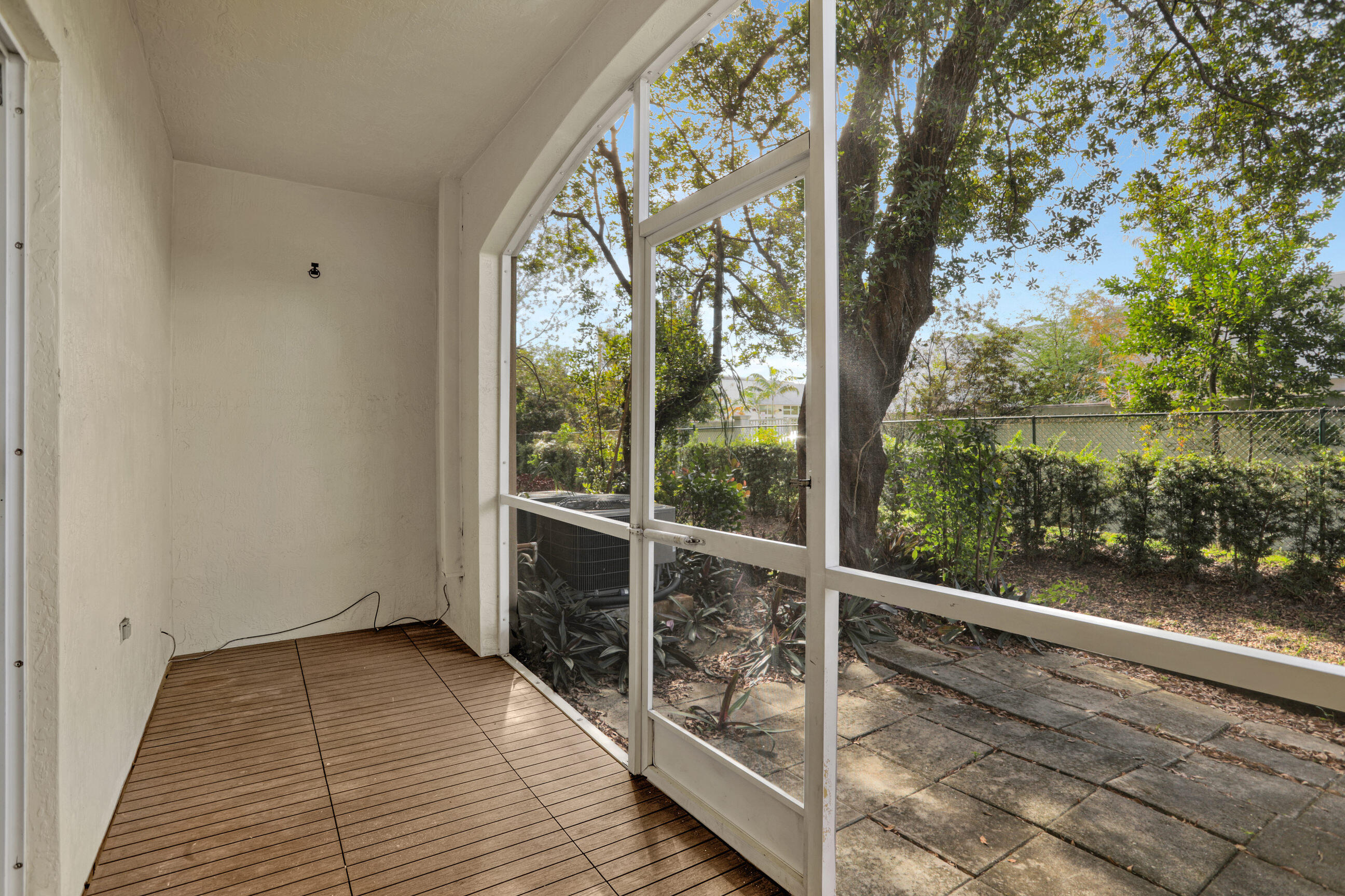 6527 Catalina Lane Property Photo 14