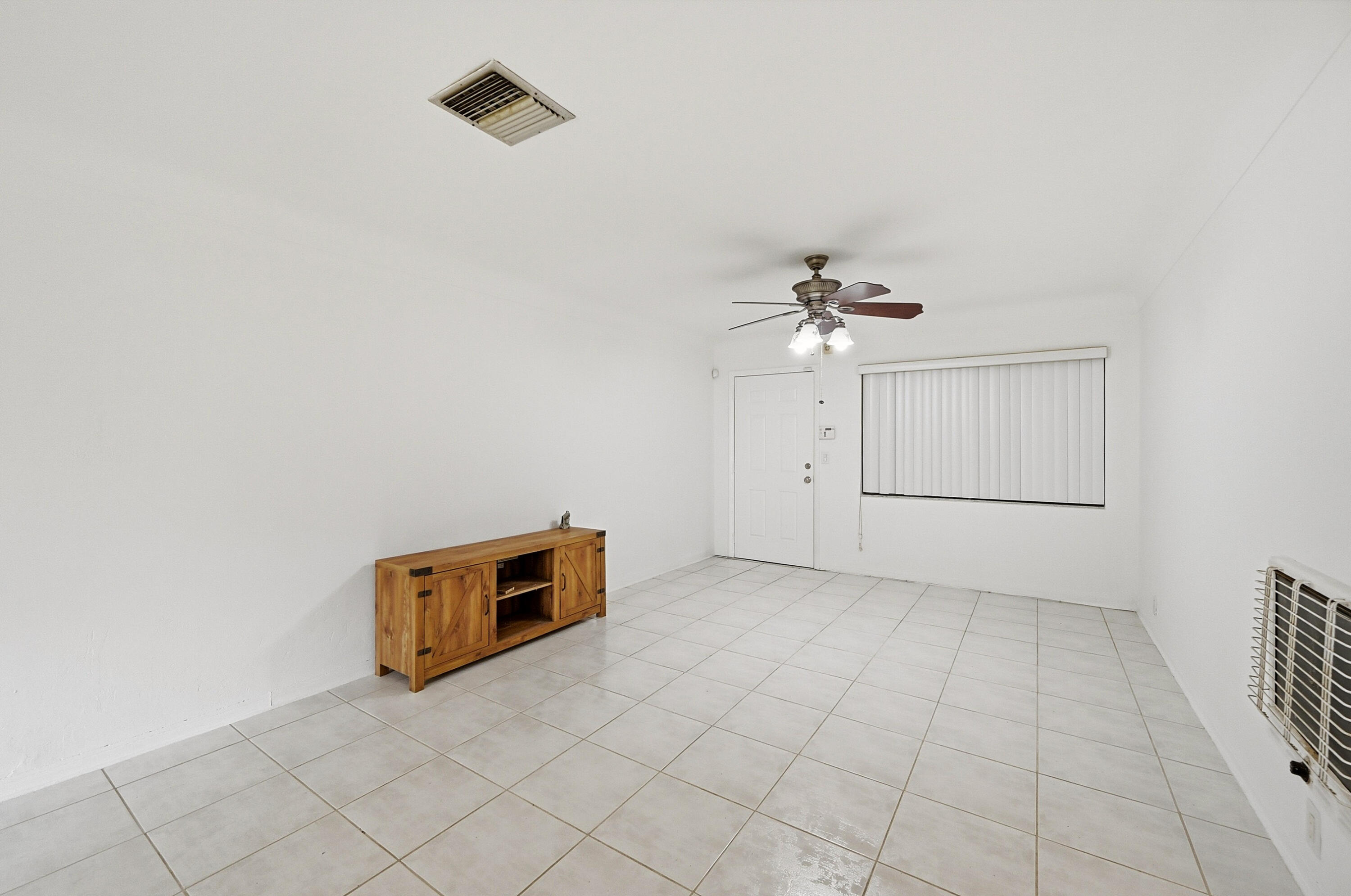 1716 N 25th Avenue Property Photo 6