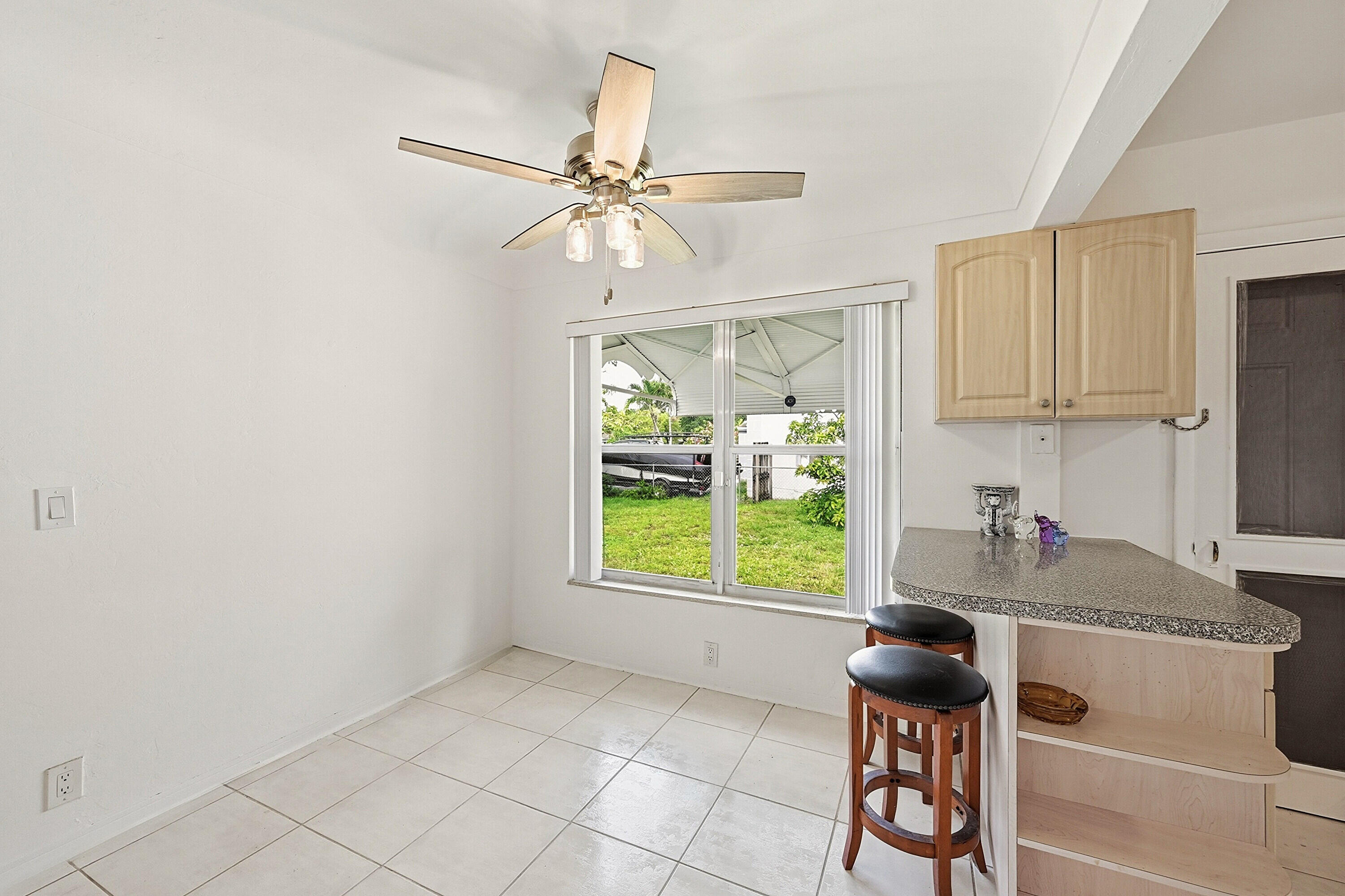 1716 N 25th Avenue Property Photo 12