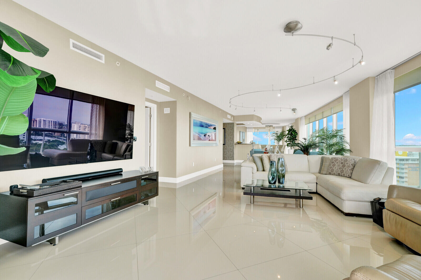 1 N Ocean Boulevard 1007 Property Photo 10