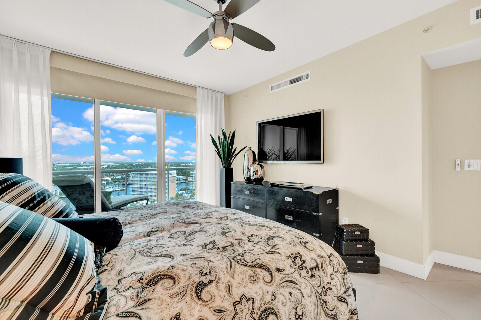 1 N Ocean Boulevard 1007 Property Photo 50