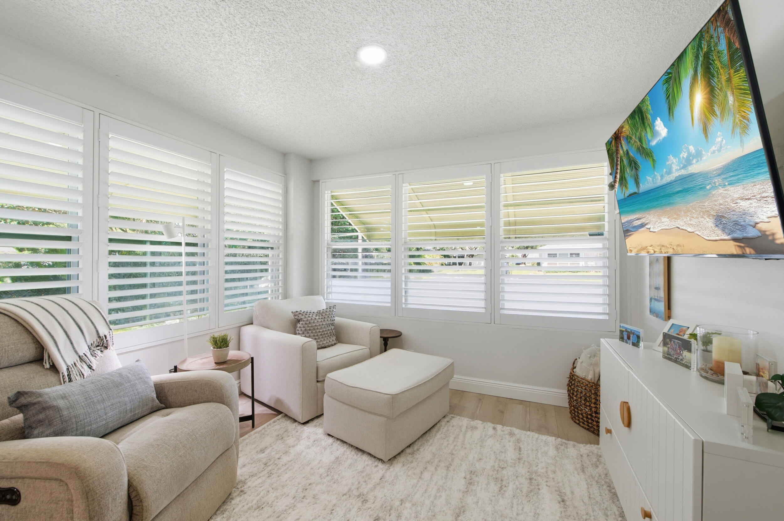 957 Circle Drive D Property Photo 2