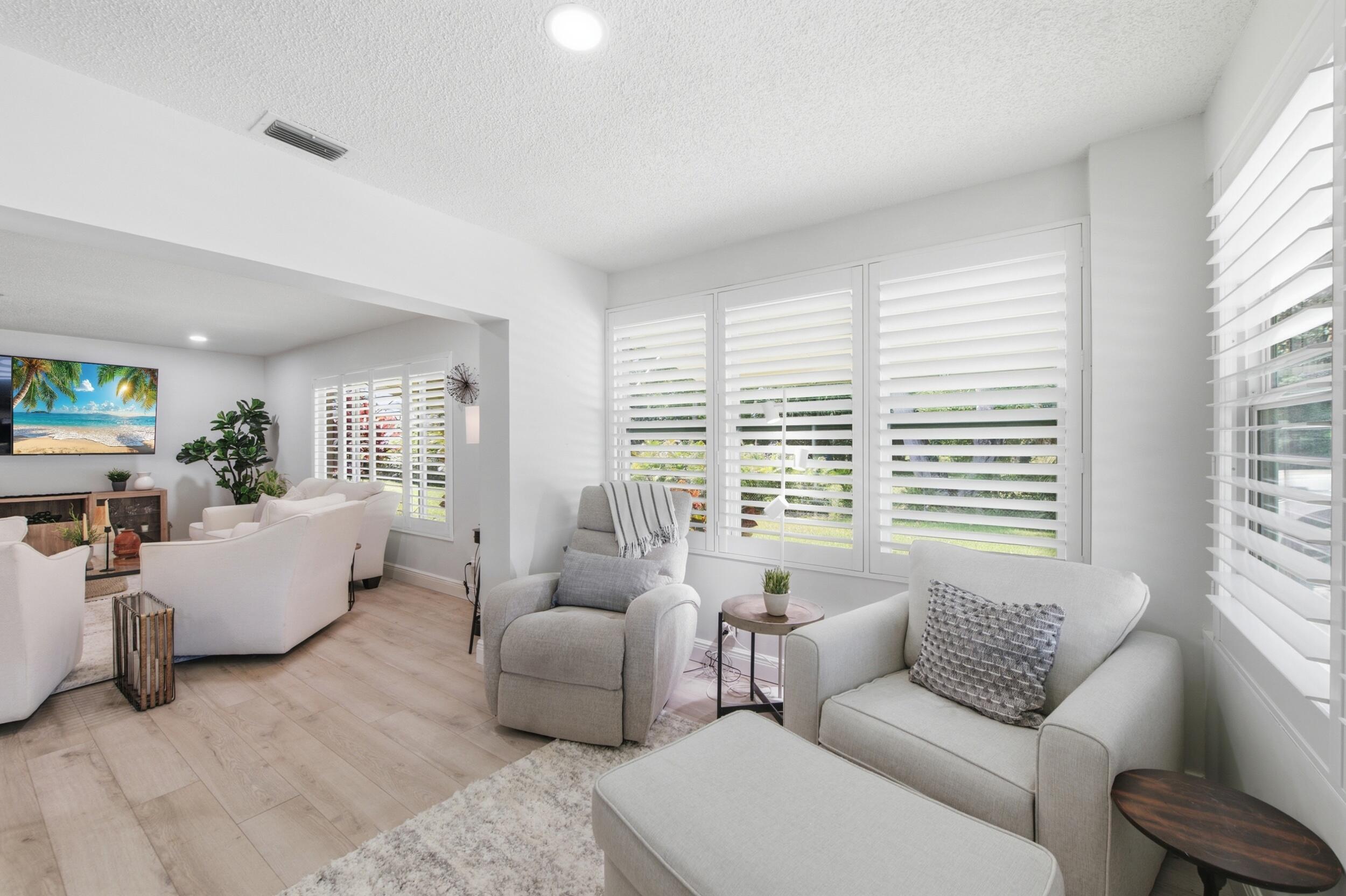 957 Circle Drive D Property Photo 3