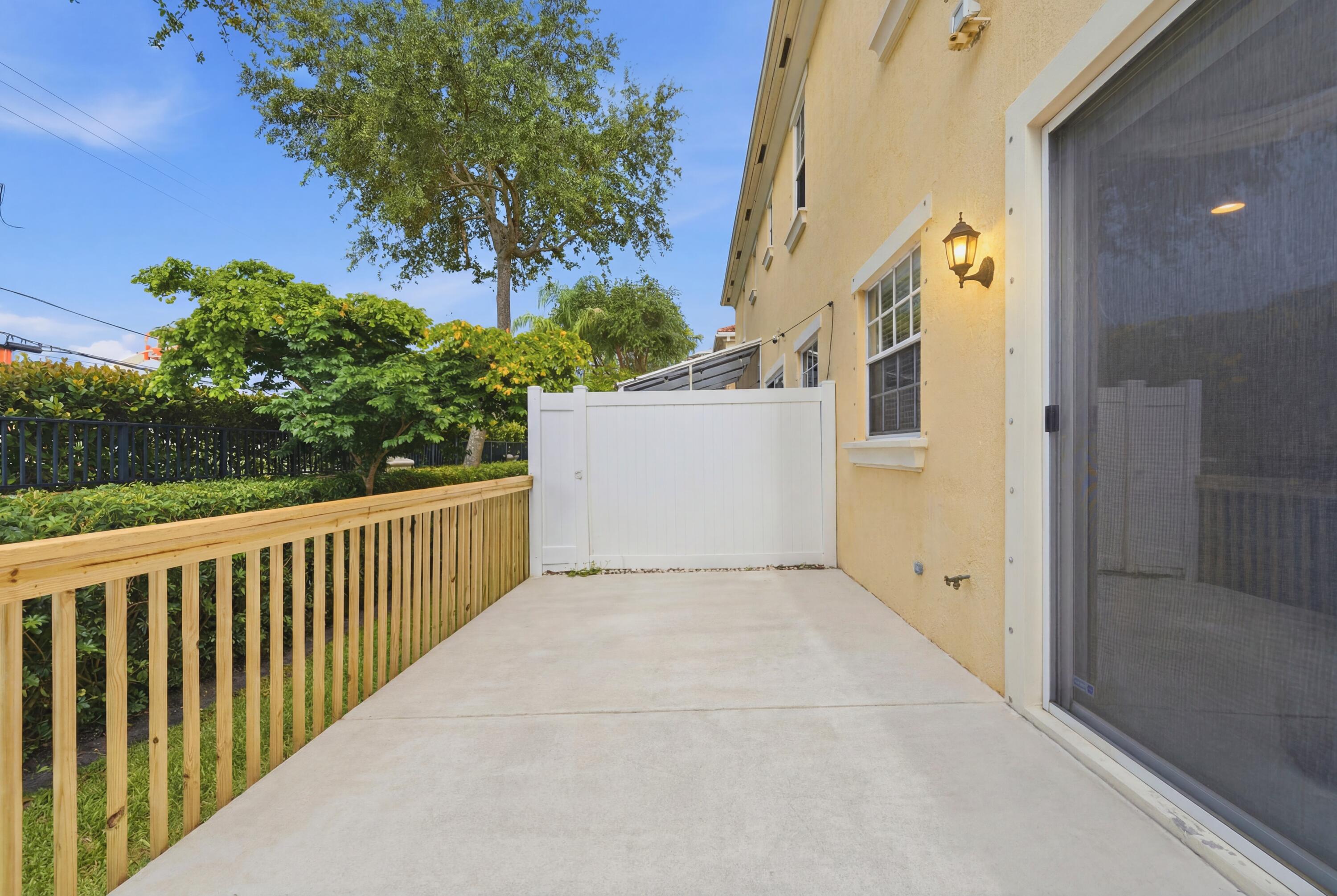 556 Marbella Circle Property Photo 3
