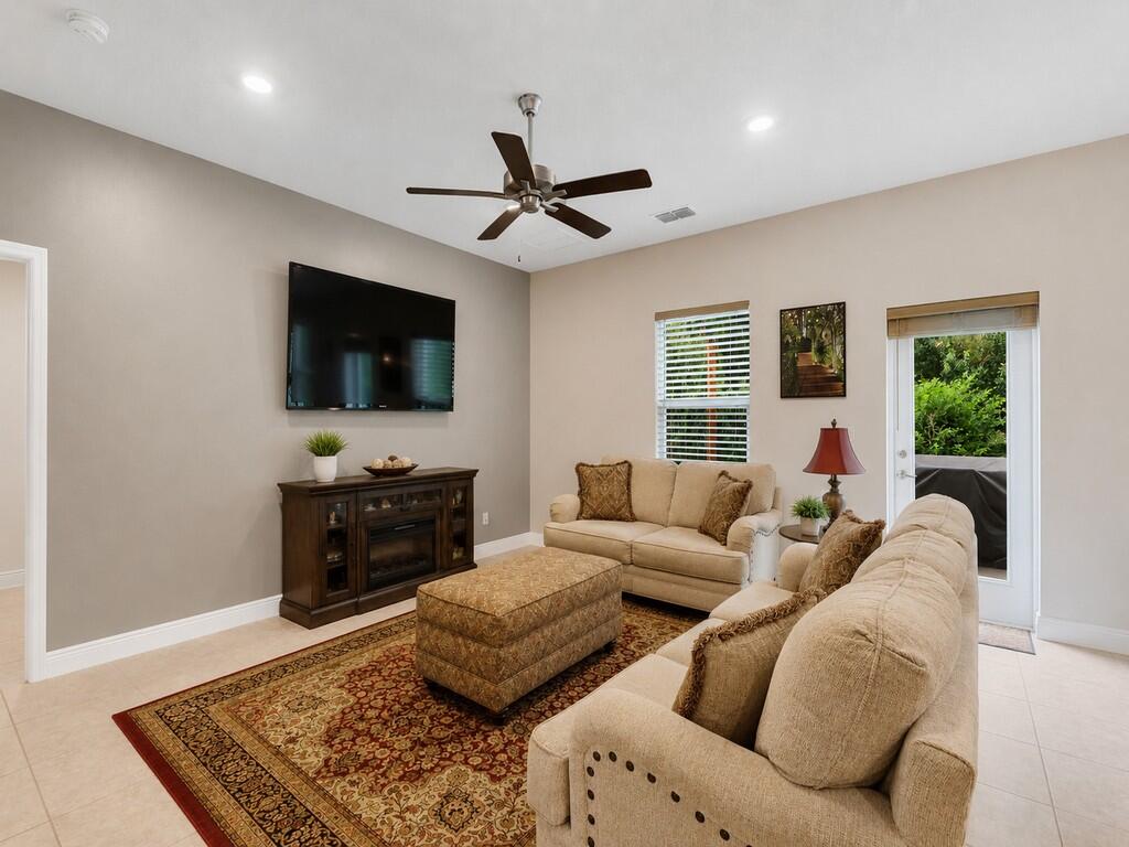 710 Ne Turtleback Trail Property Photo 15