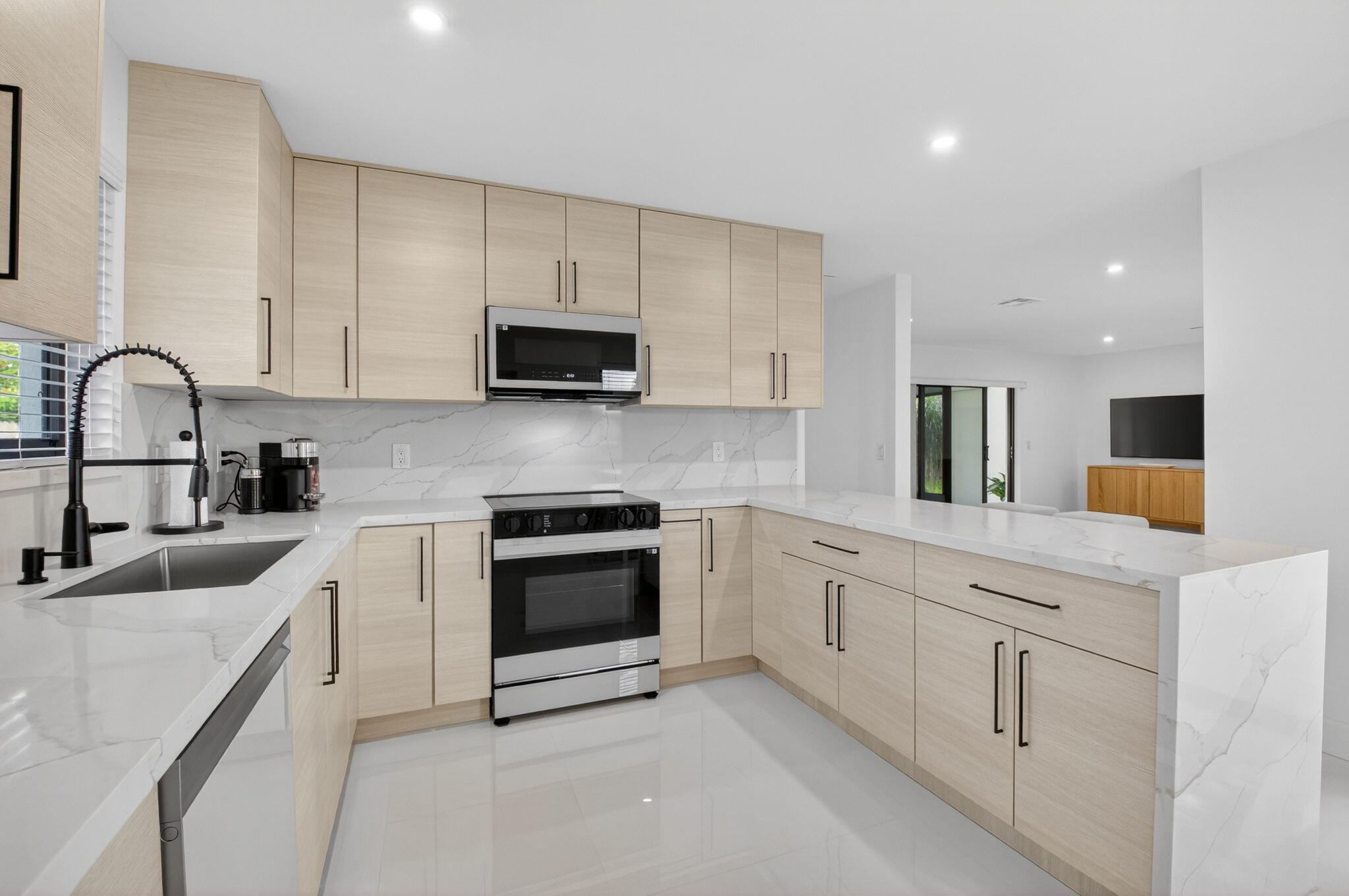 513 Lindell Boulevard Property Photo 11