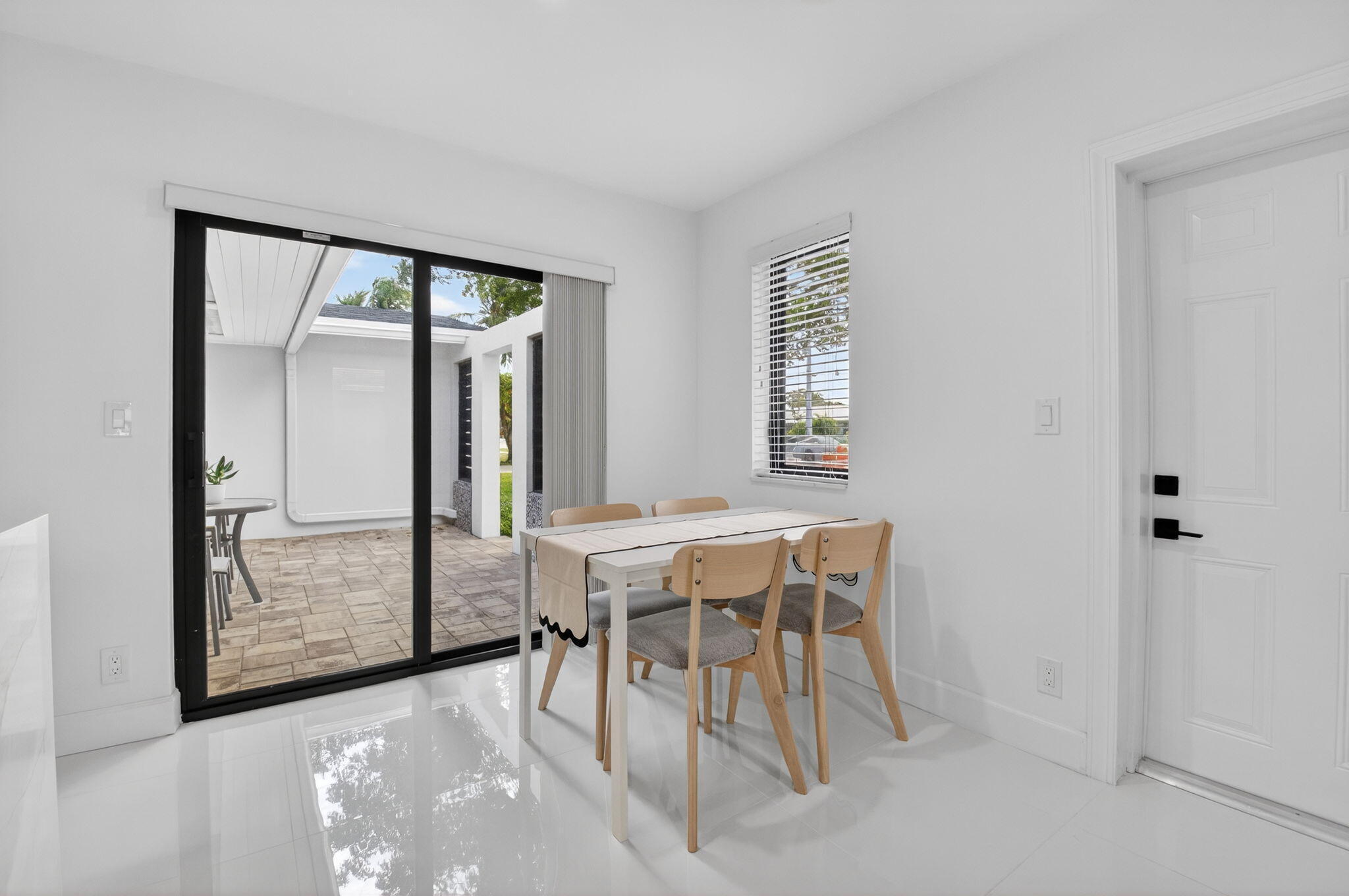 513 Lindell Boulevard Property Photo 12