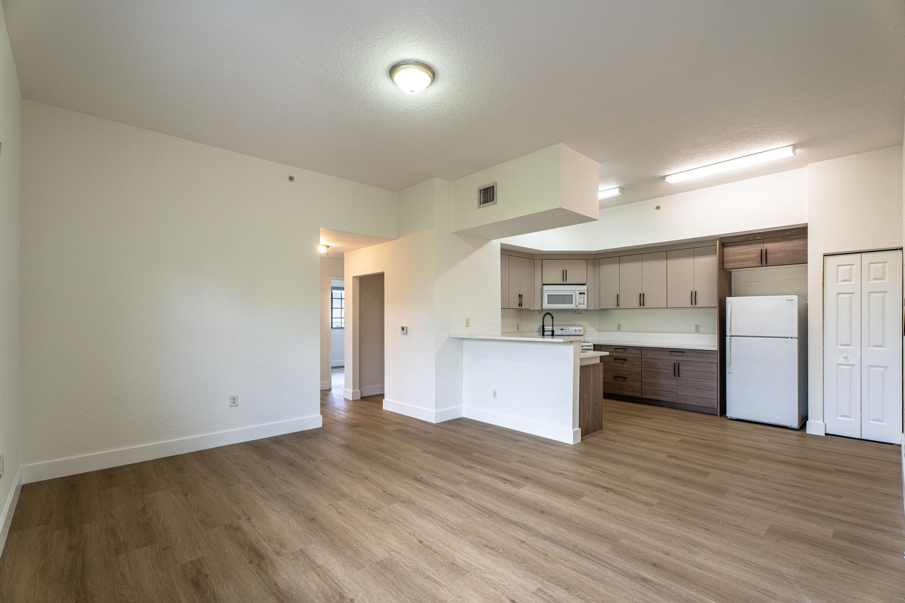 2801 Riverside Drive 301-s Property Photo 2