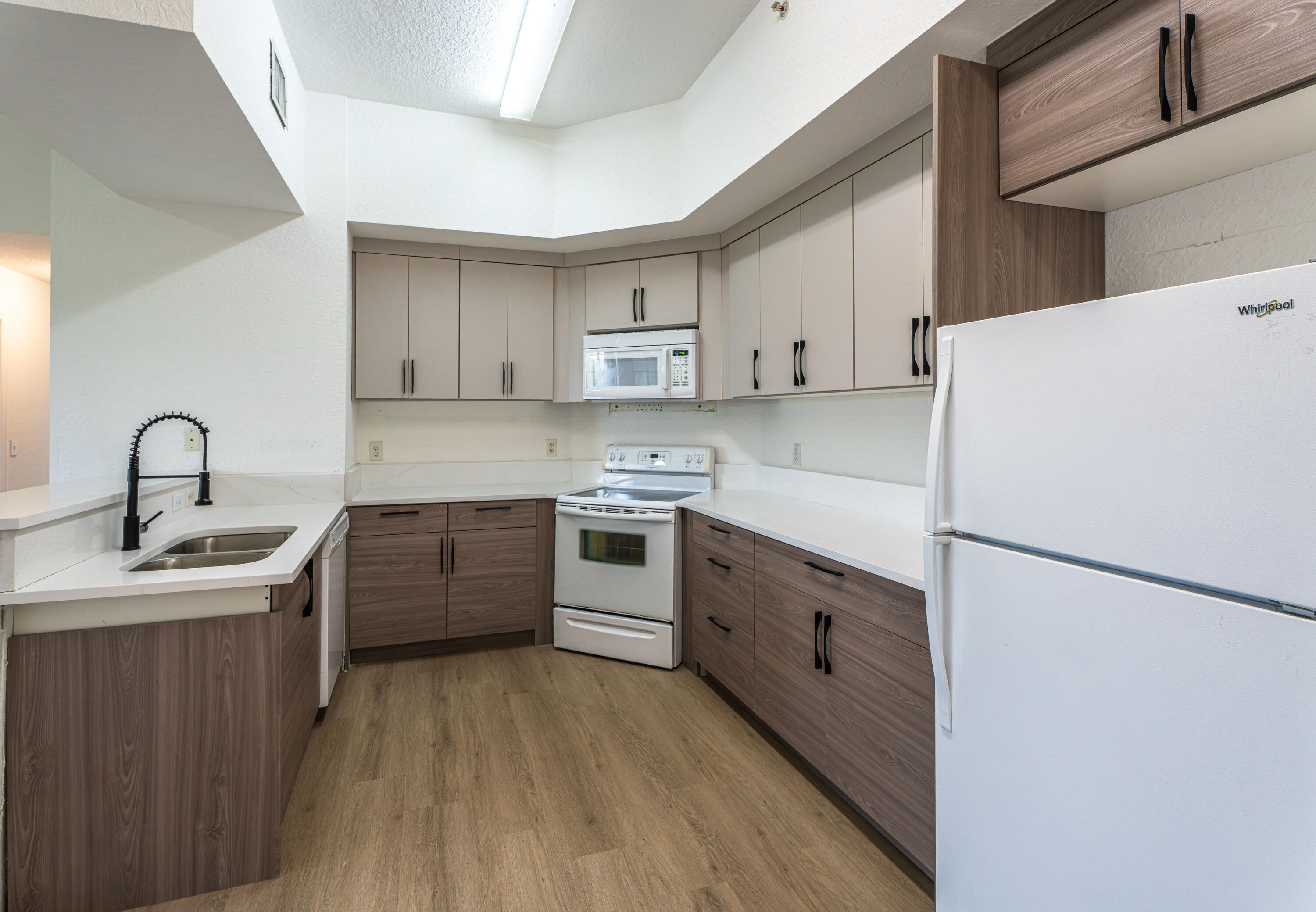 2801 Riverside Drive 301-s Property Photo 5