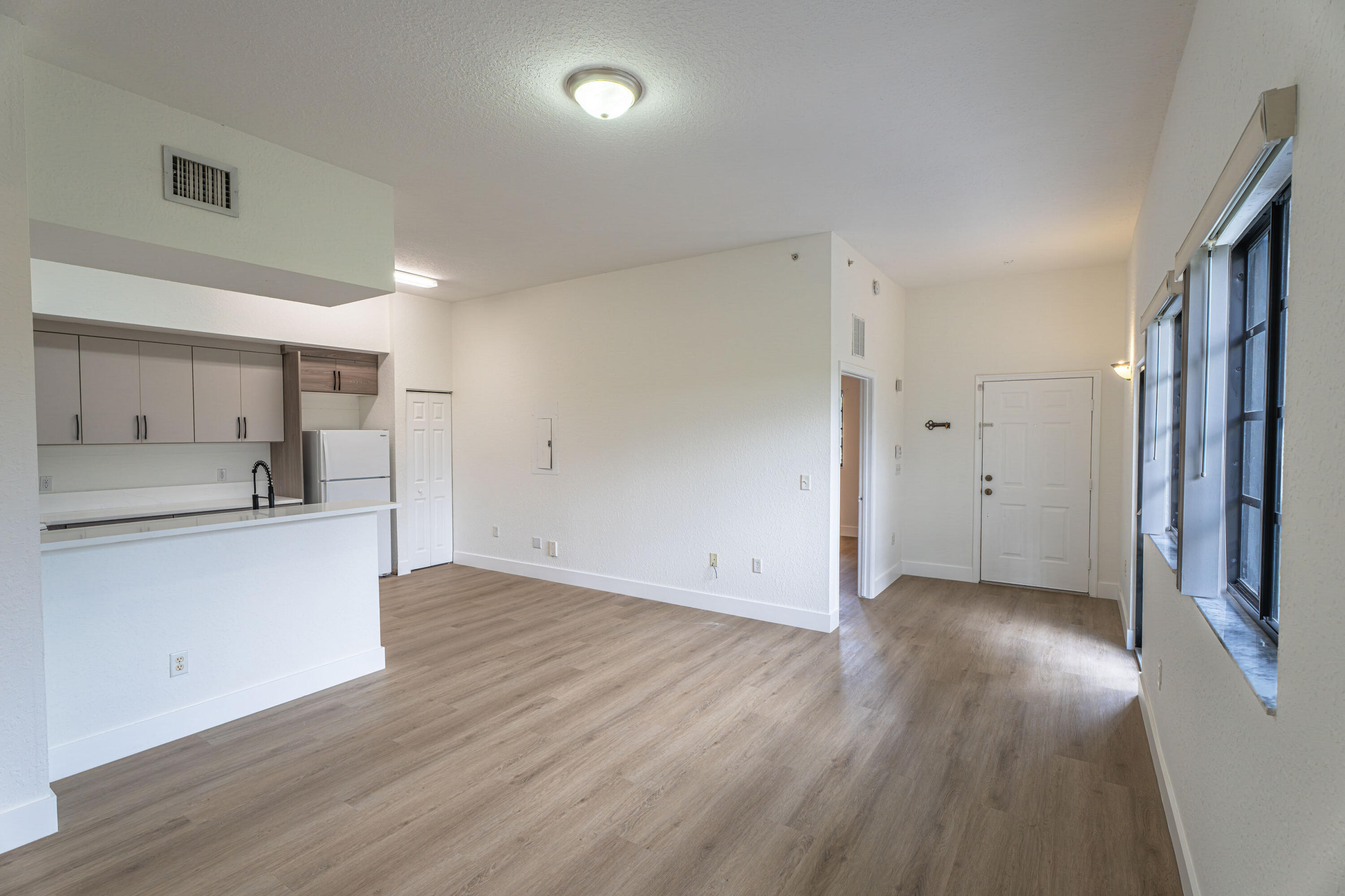 2801 Riverside Drive 301-s Property Photo 7