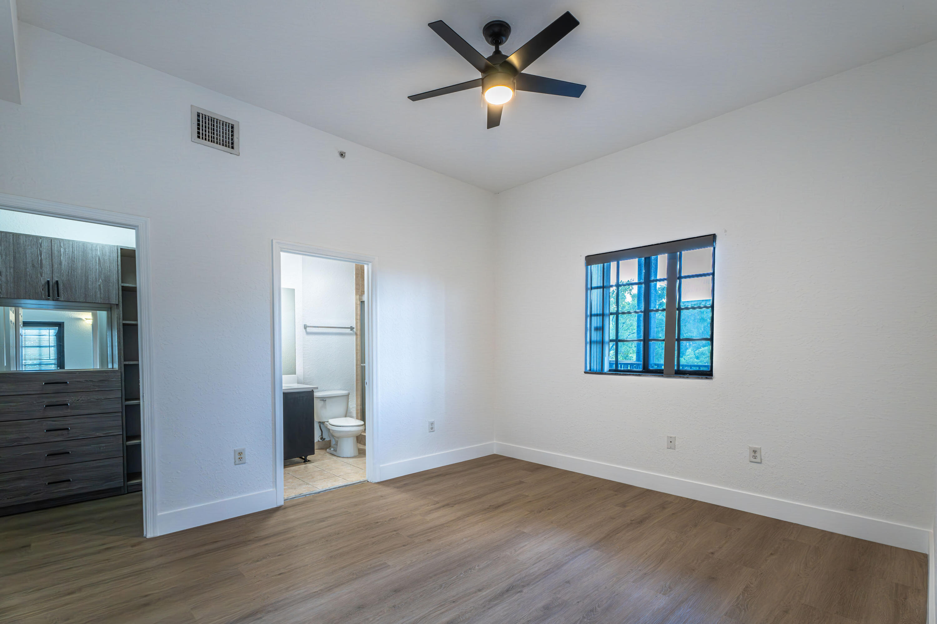 2801 Riverside Drive 301-s Property Photo 9