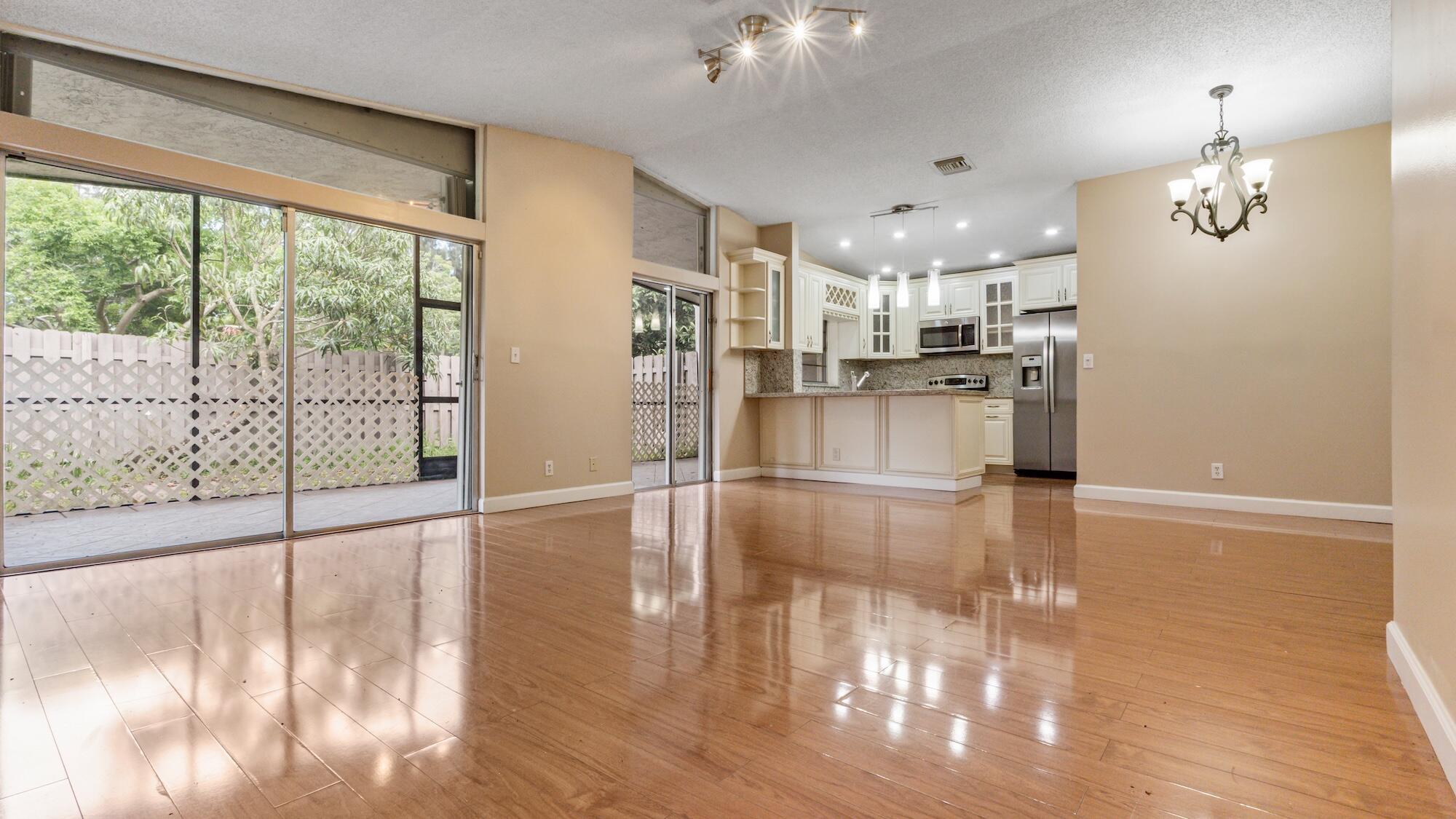 570 Woodgate Circle A Property Photo 4