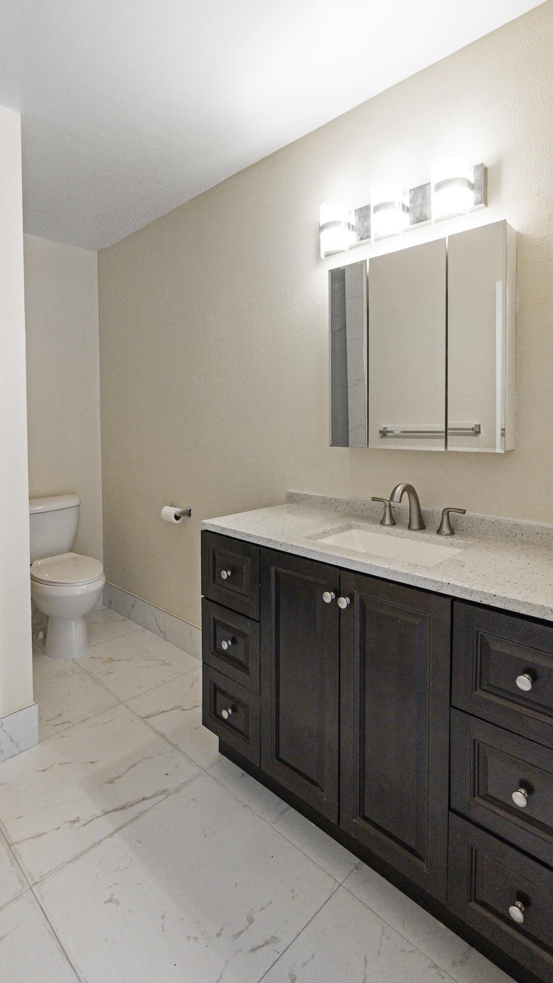 570 Woodgate Circle A Property Photo 29