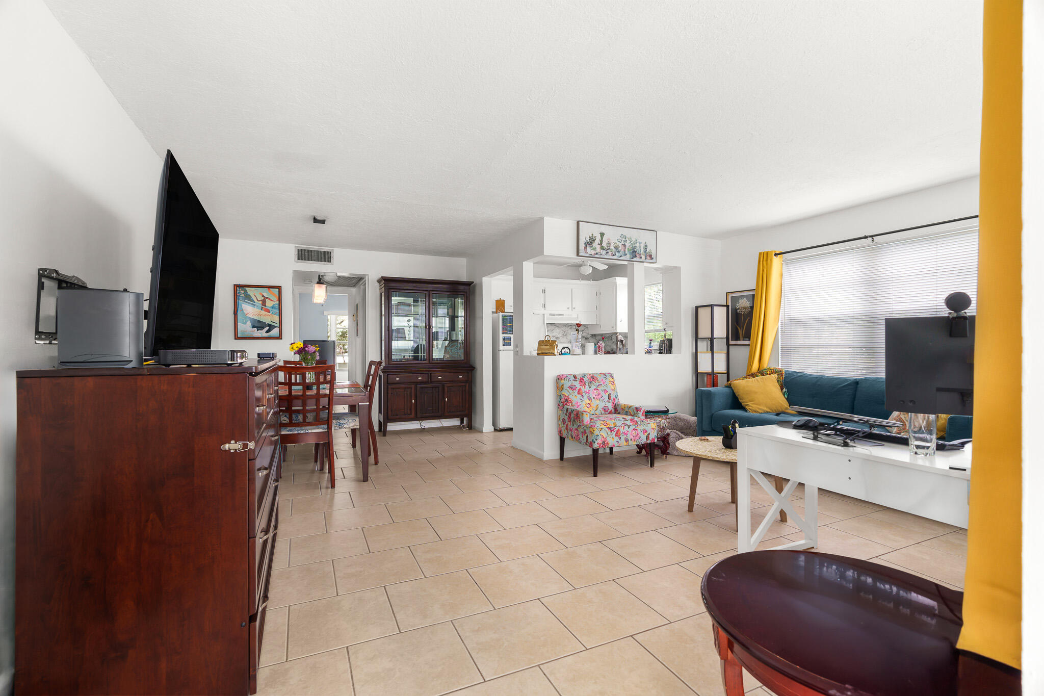 347 Windsor O Property Photo 5