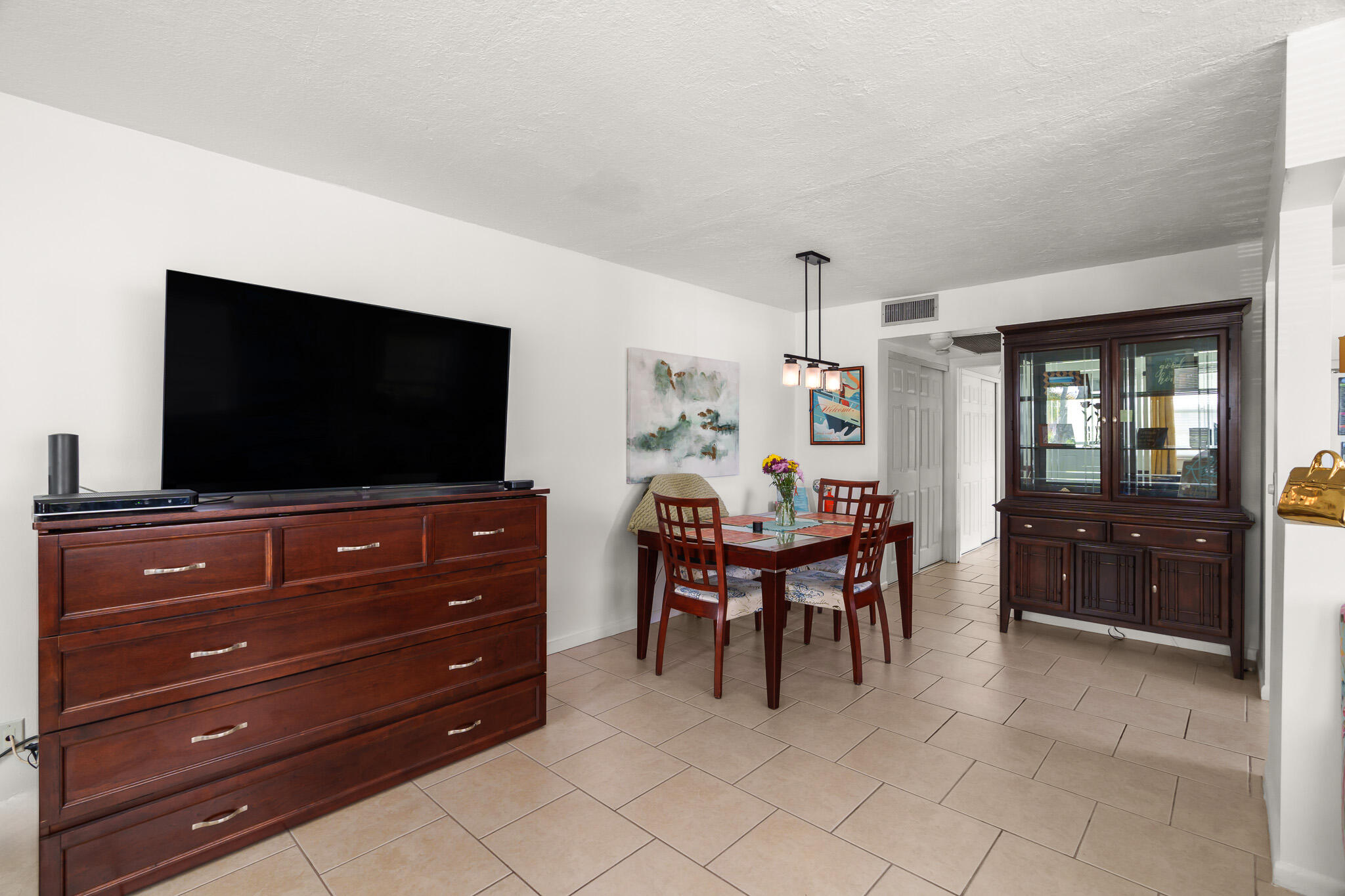347 Windsor O Property Photo 8