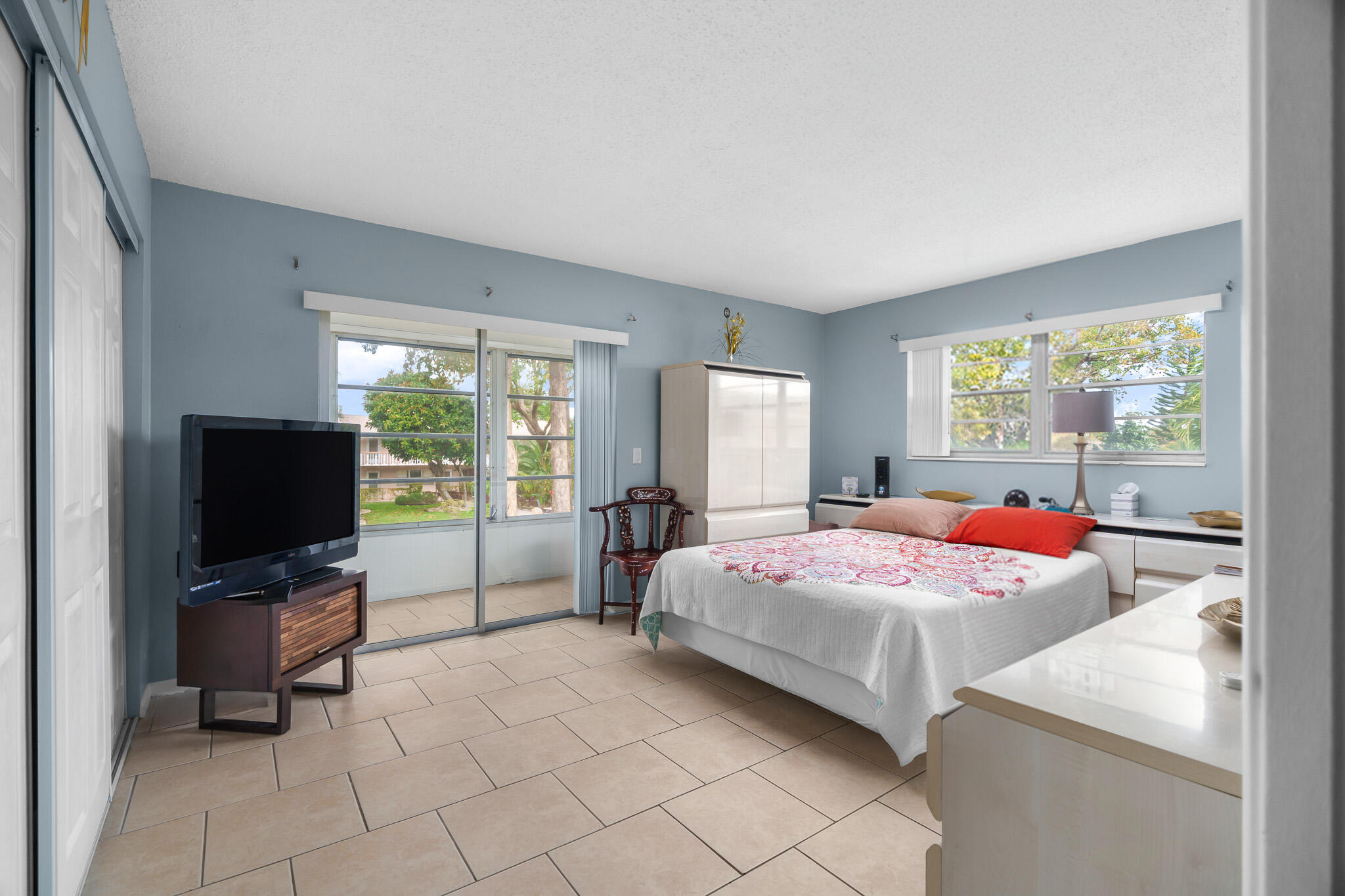 347 Windsor O Property Photo 14