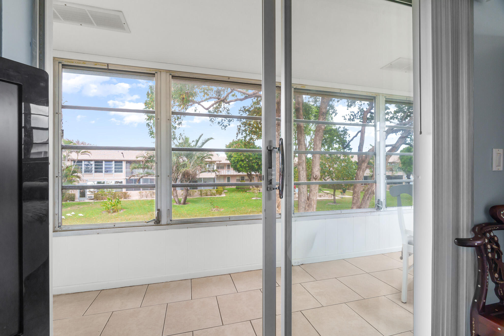 347 Windsor O Property Photo 20