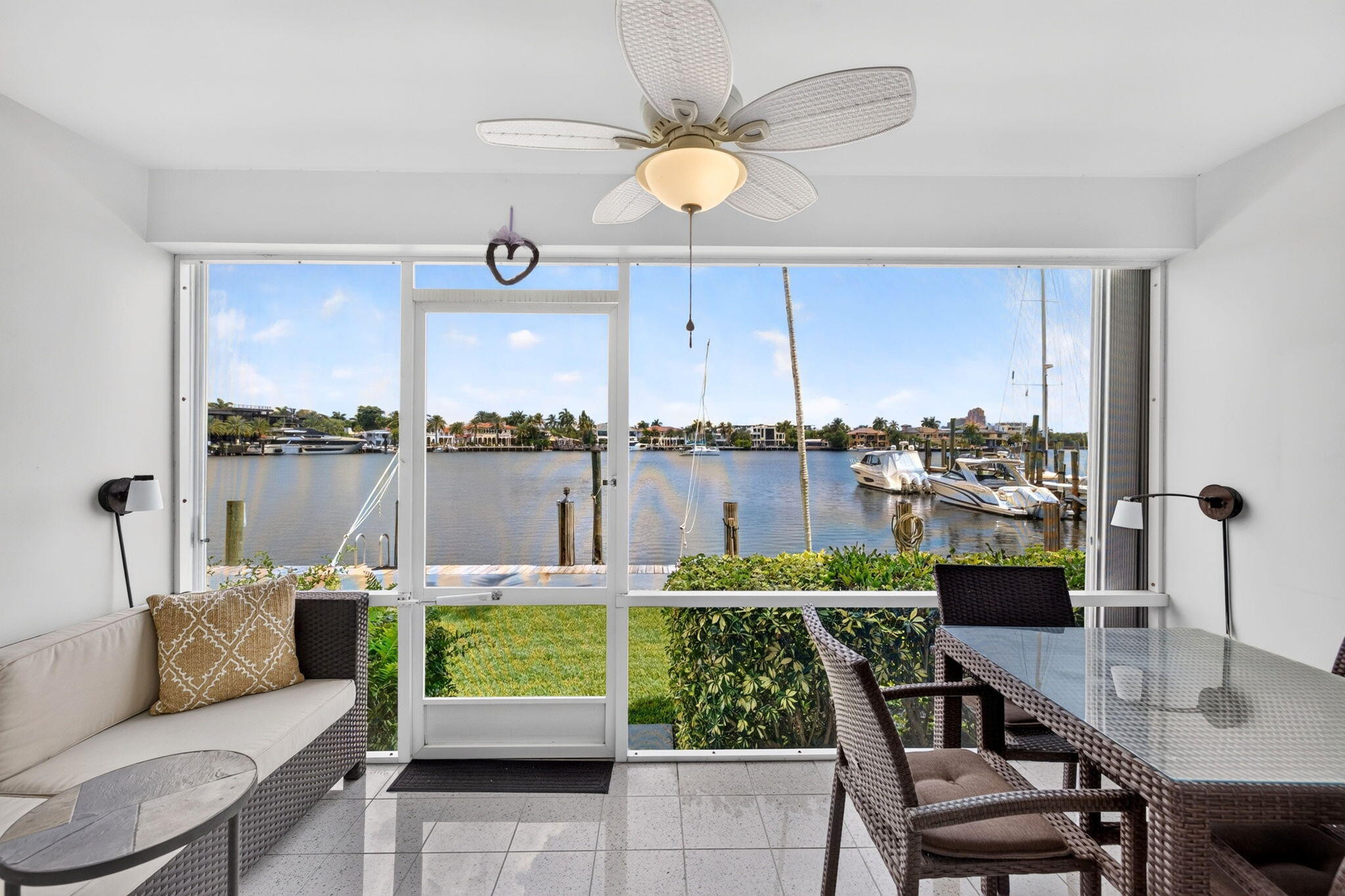 2727 Yacht Club Boulevard 1b Property Photo 3