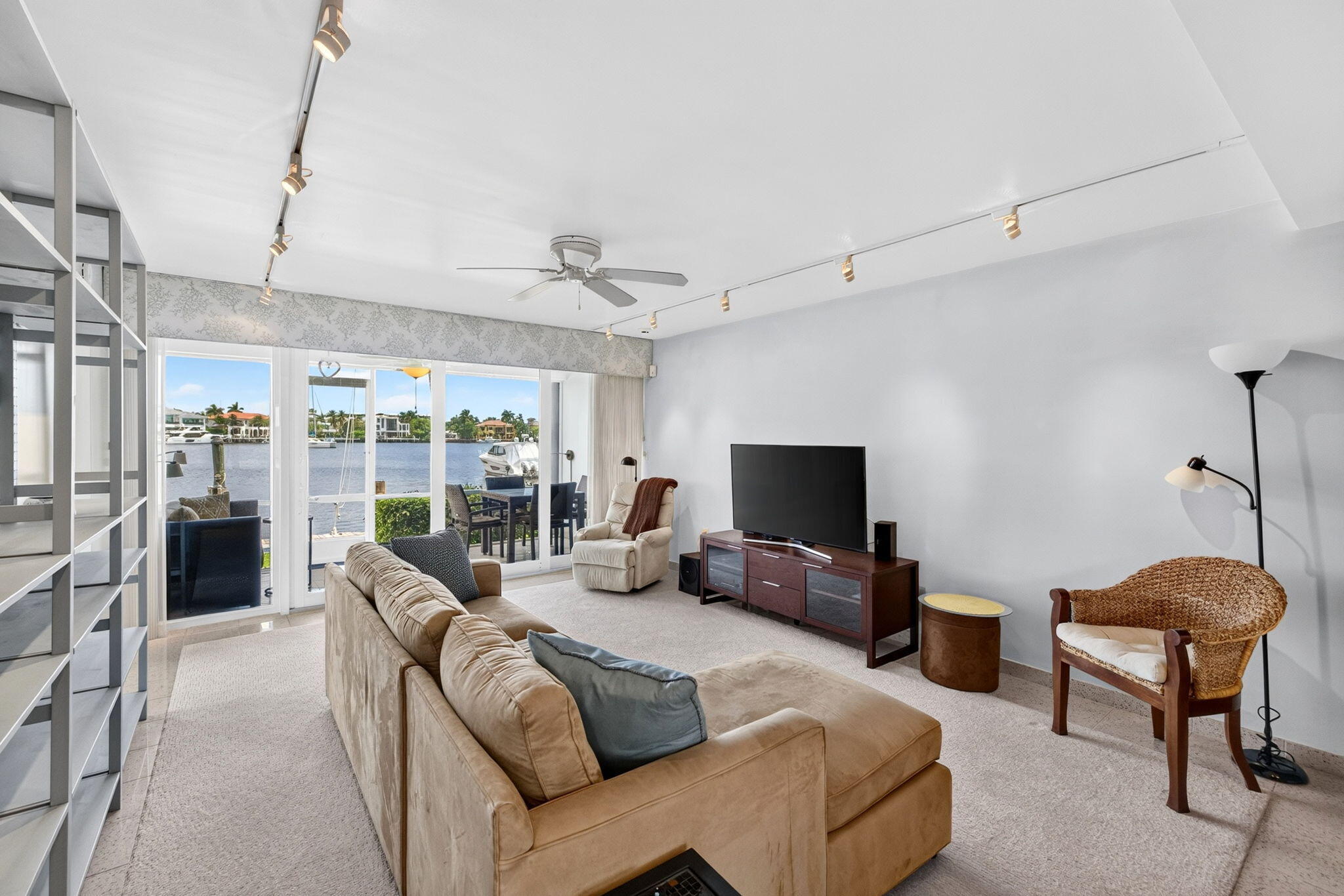 2727 Yacht Club Boulevard 1b Property Photo 11