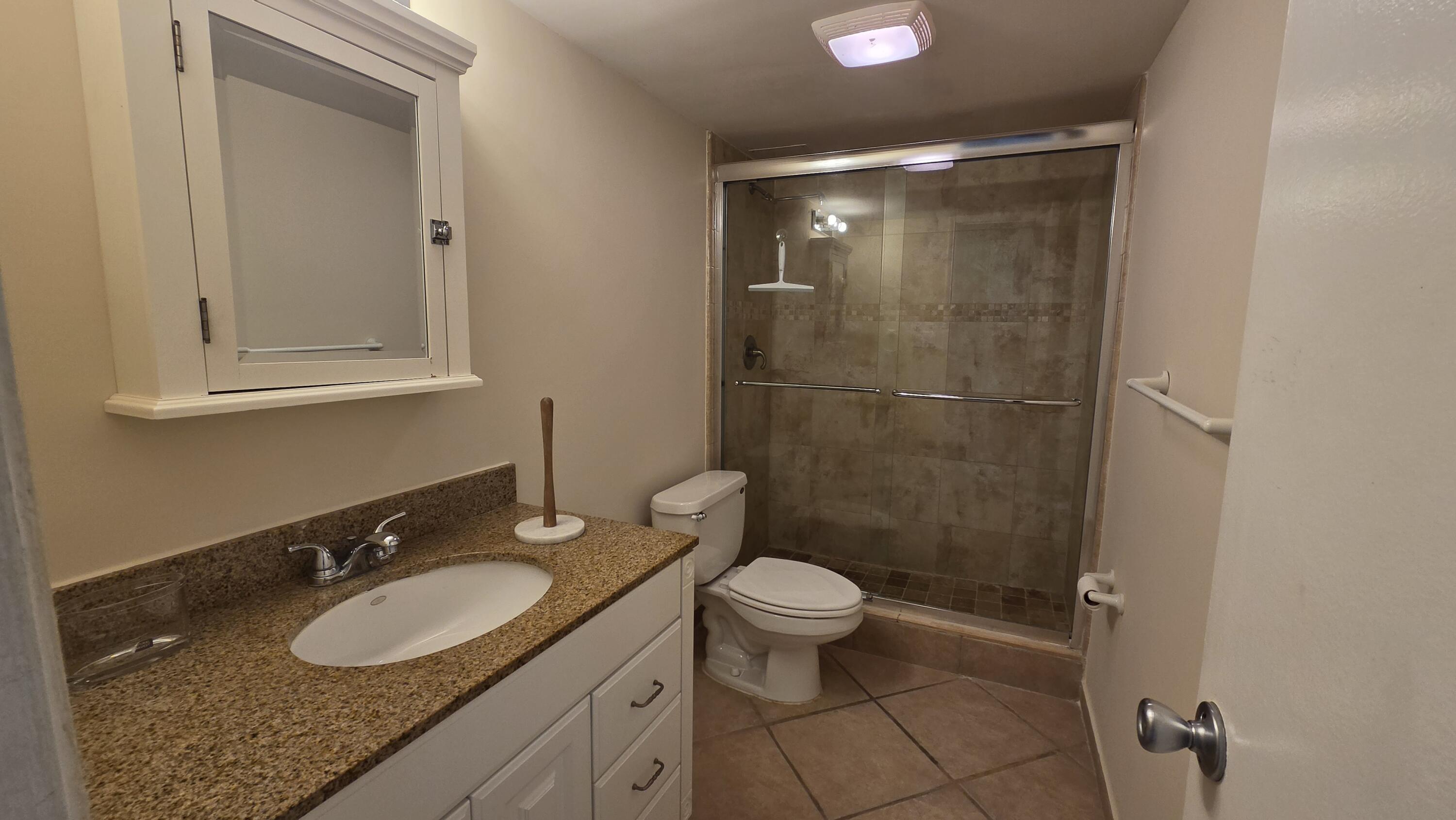 2400 Ne 10th Street 108 Property Photo 6