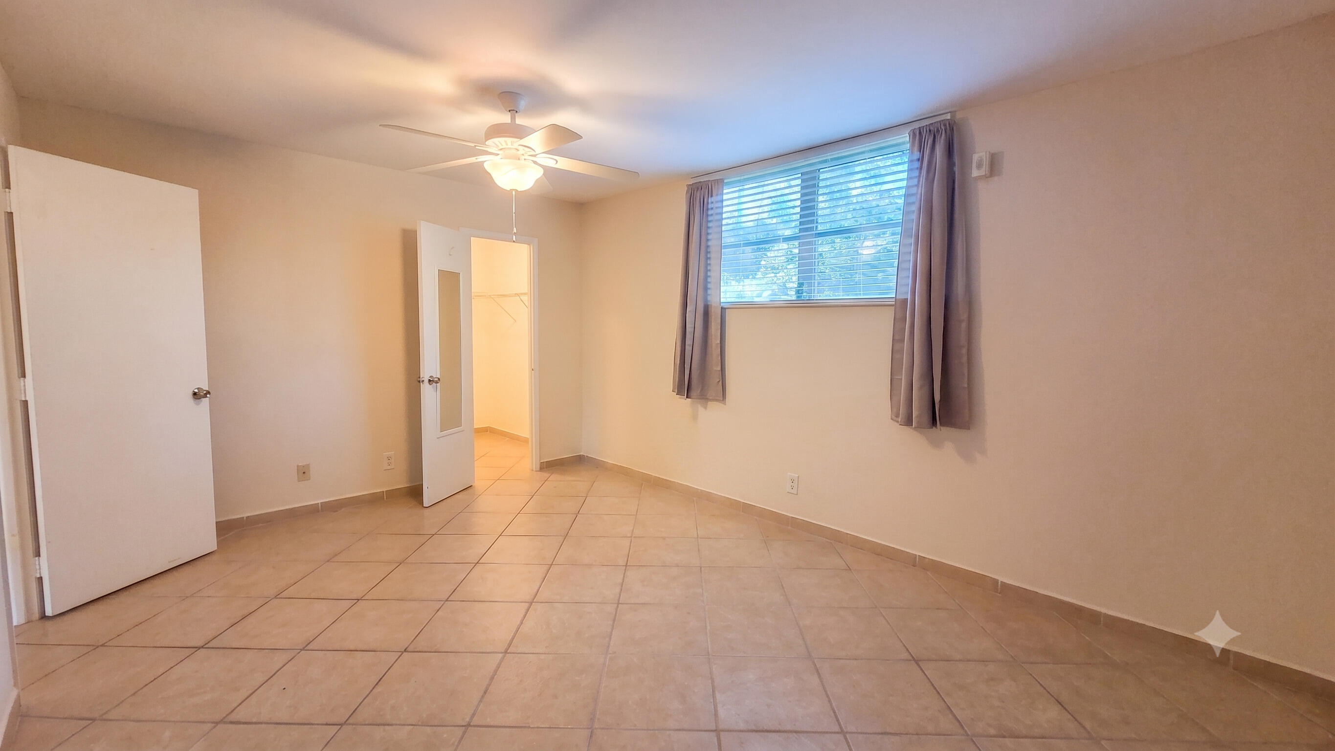2400 Ne 10th Street 108 Property Photo 8