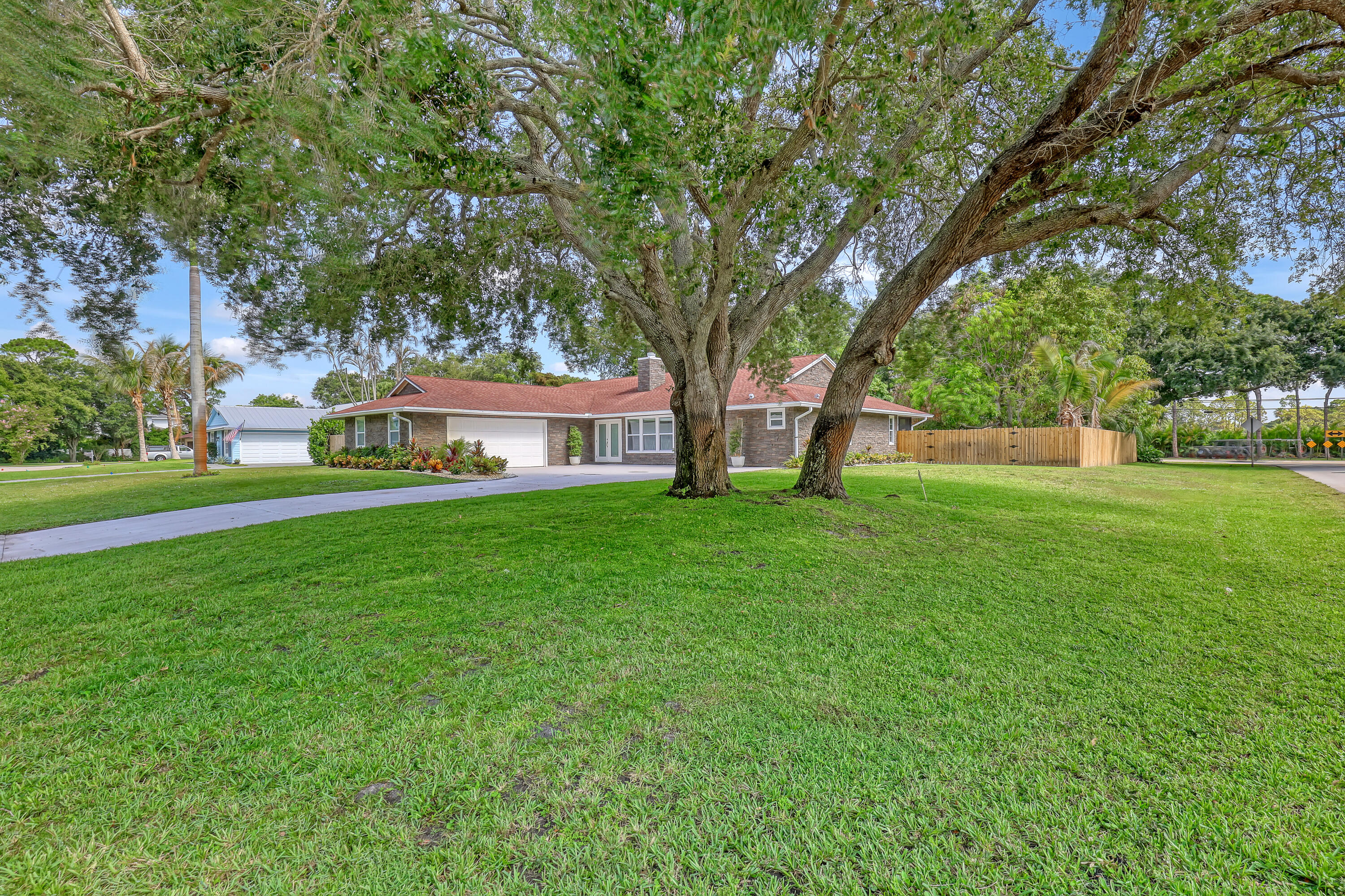 6185 White Oak Court Property Photo 1