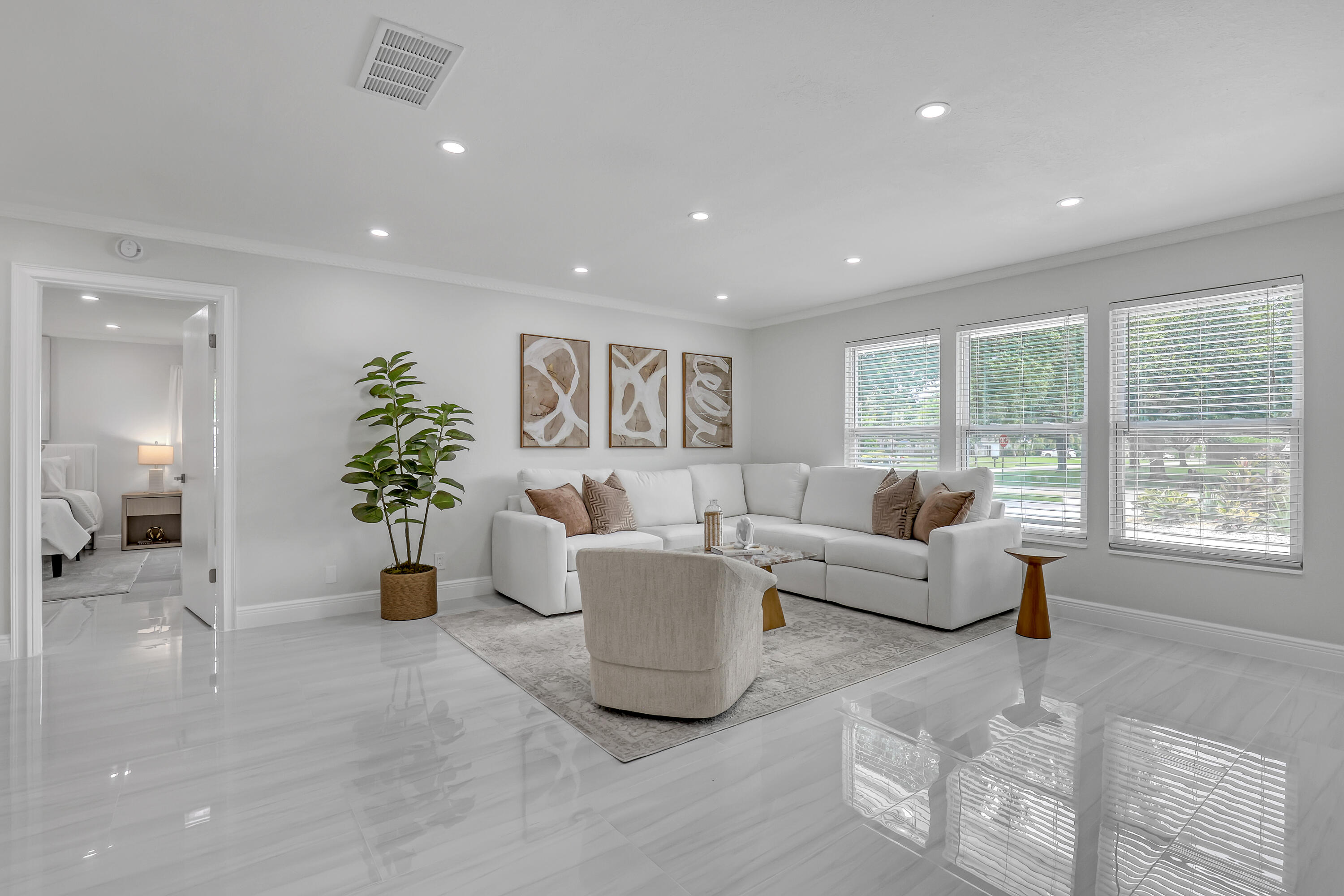 6185 White Oak Court Property Photo 8