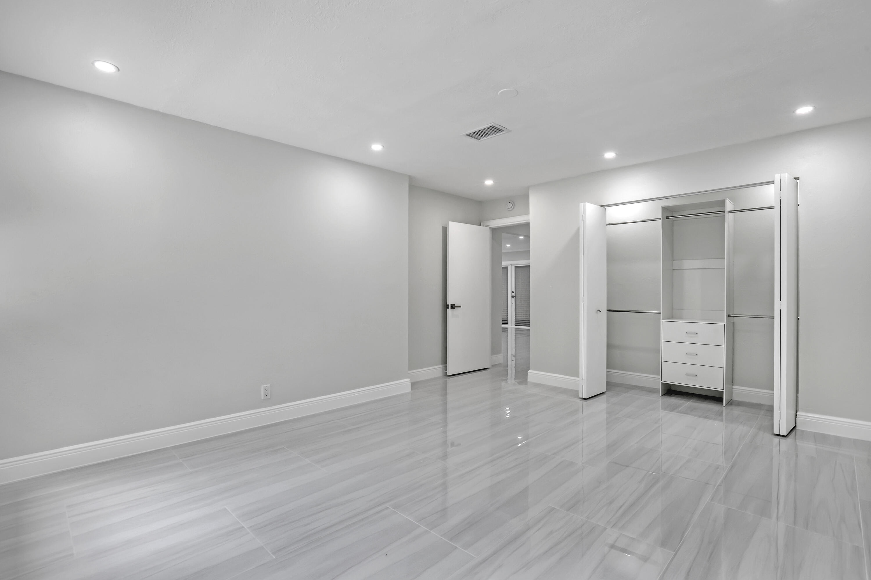6185 White Oak Court Property Photo 27