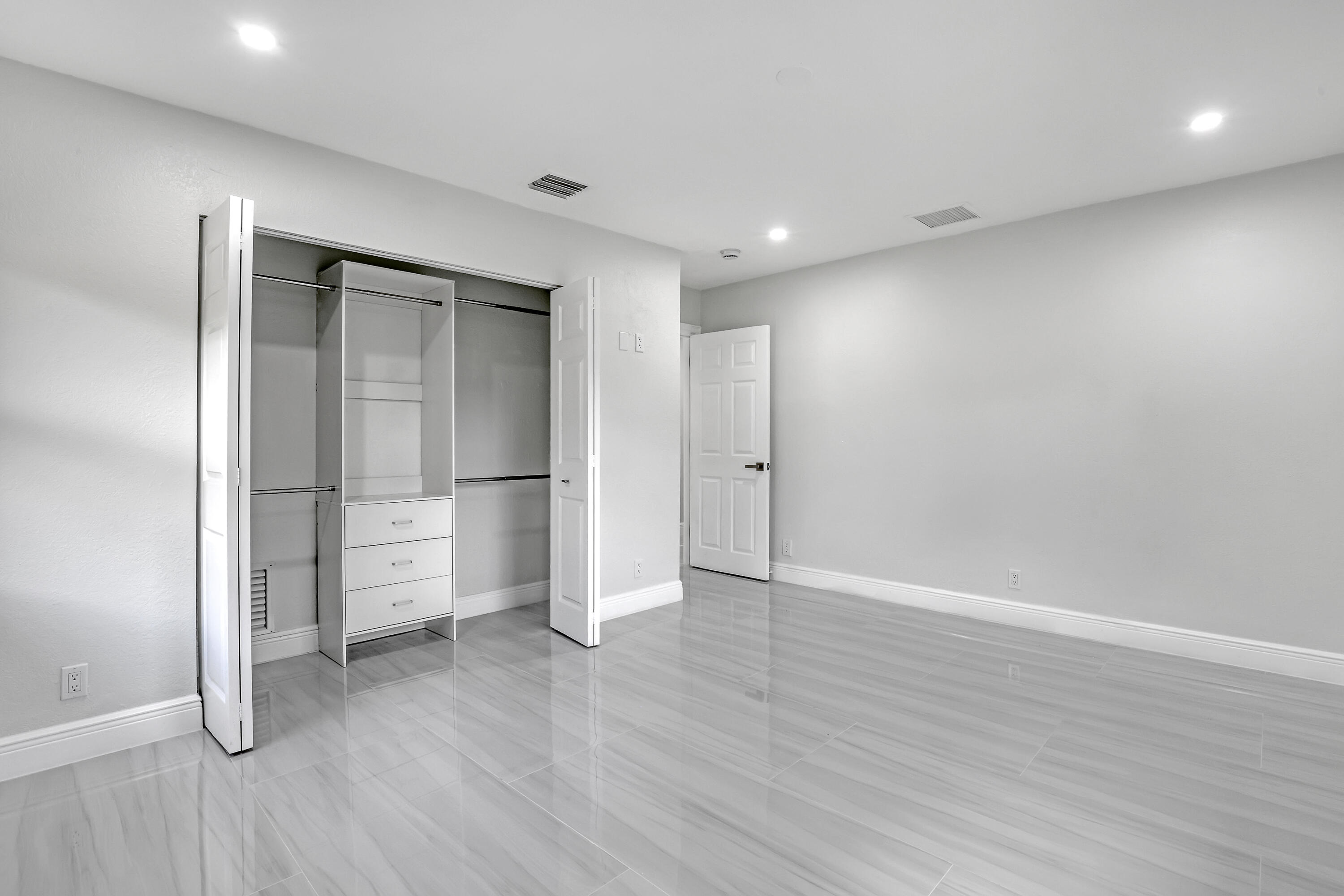 6185 White Oak Court Property Photo 30