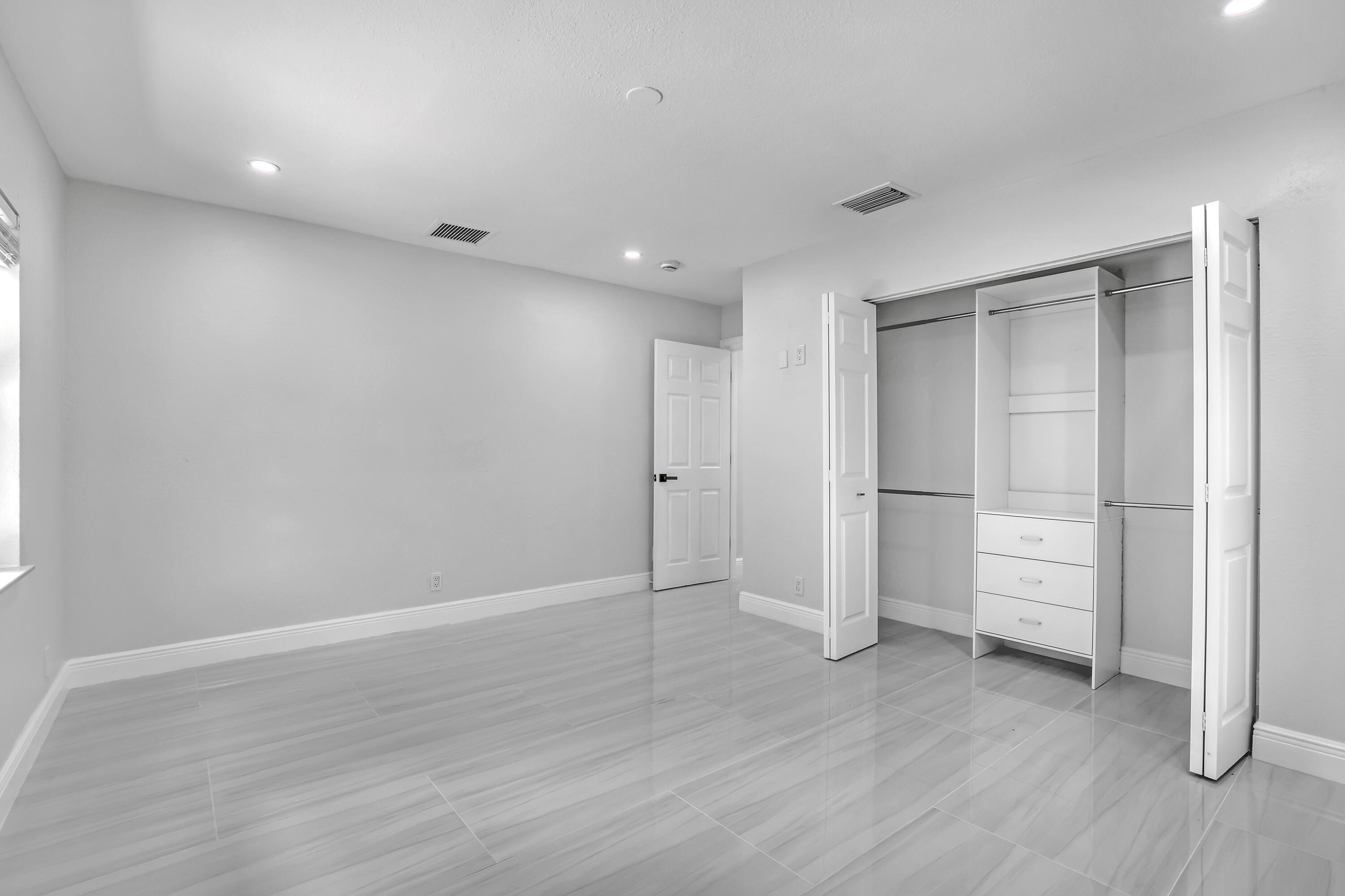 6185 White Oak Court Property Photo 35