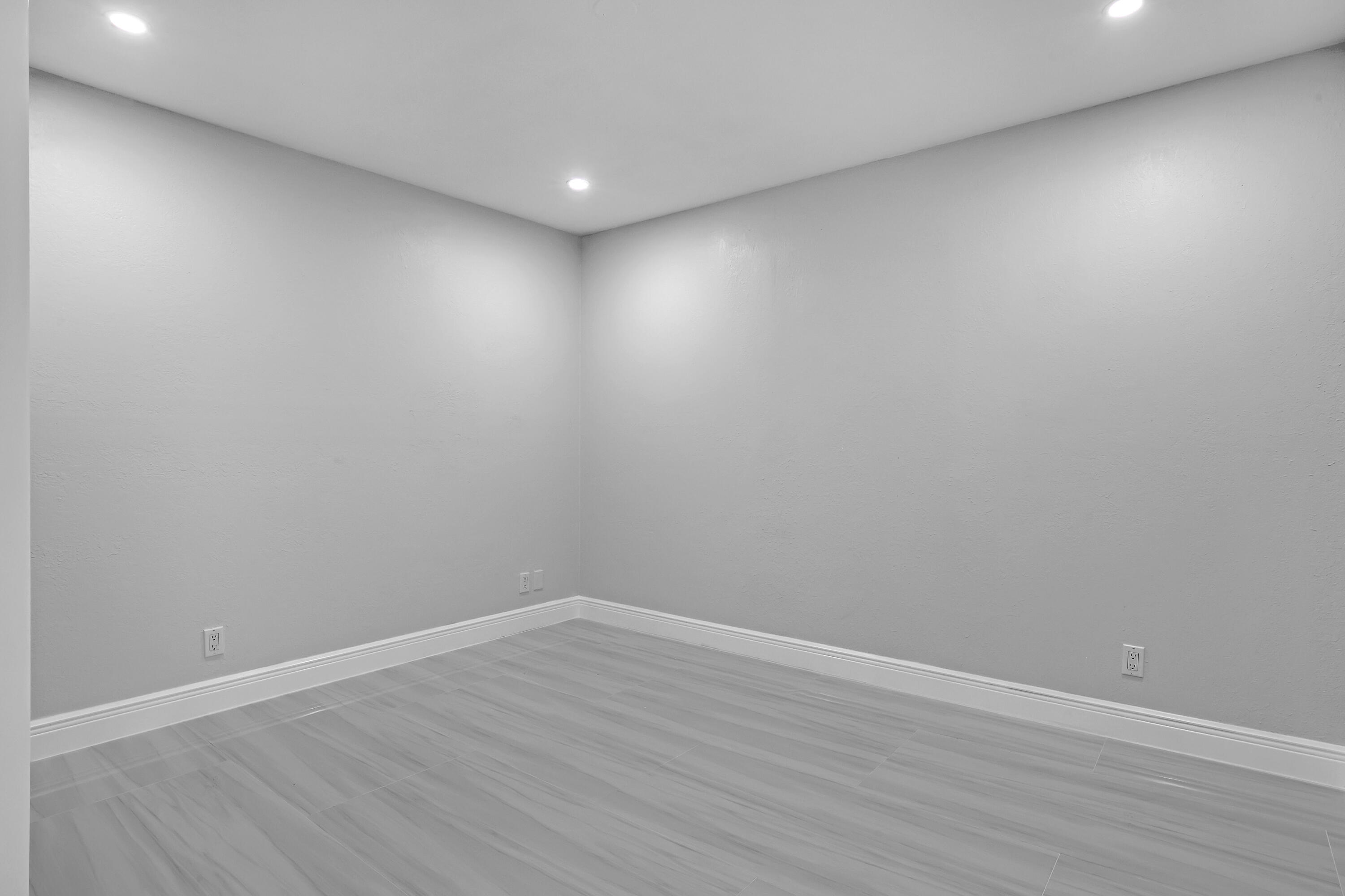 6185 White Oak Court Property Photo 36