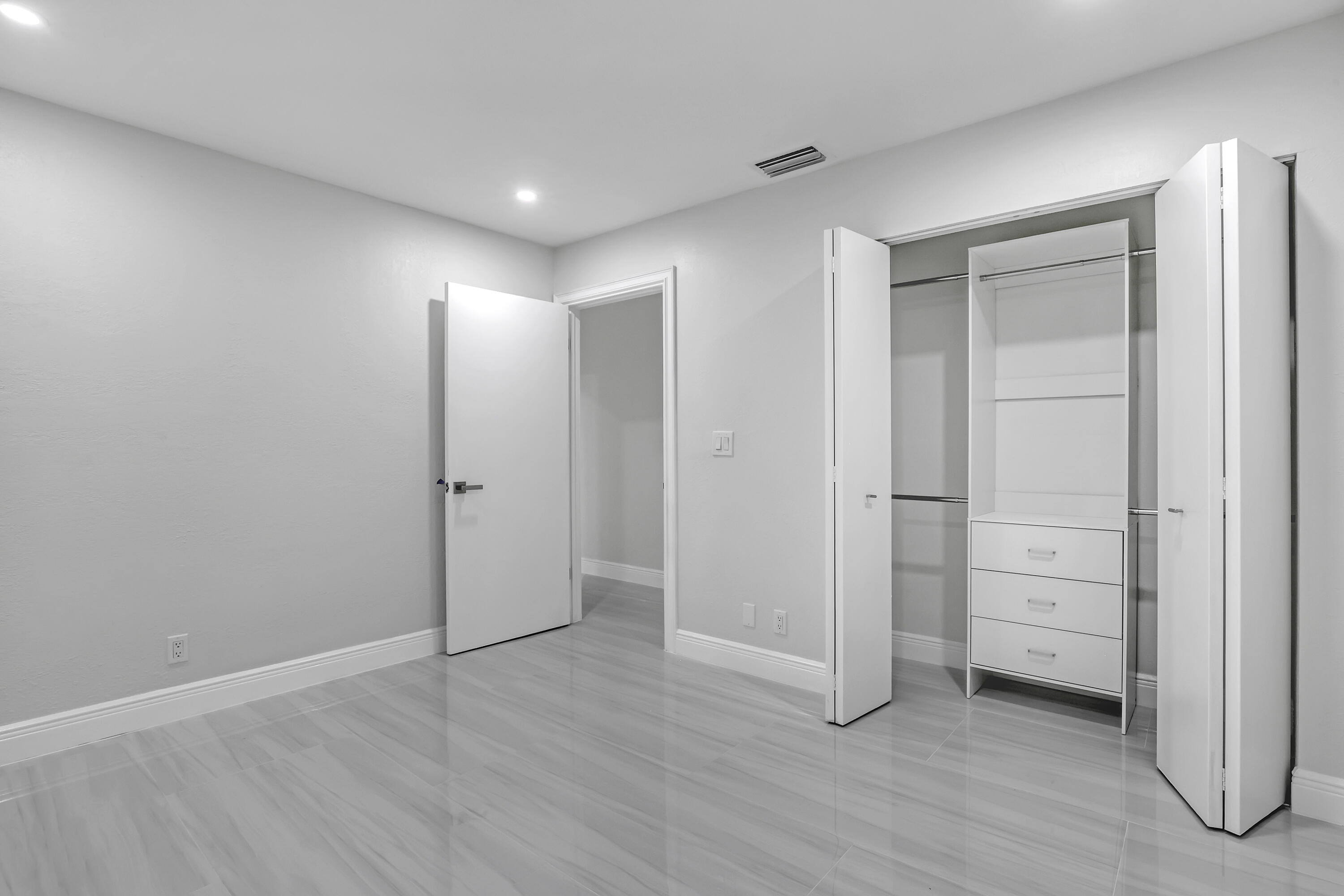6185 White Oak Court Property Photo 37