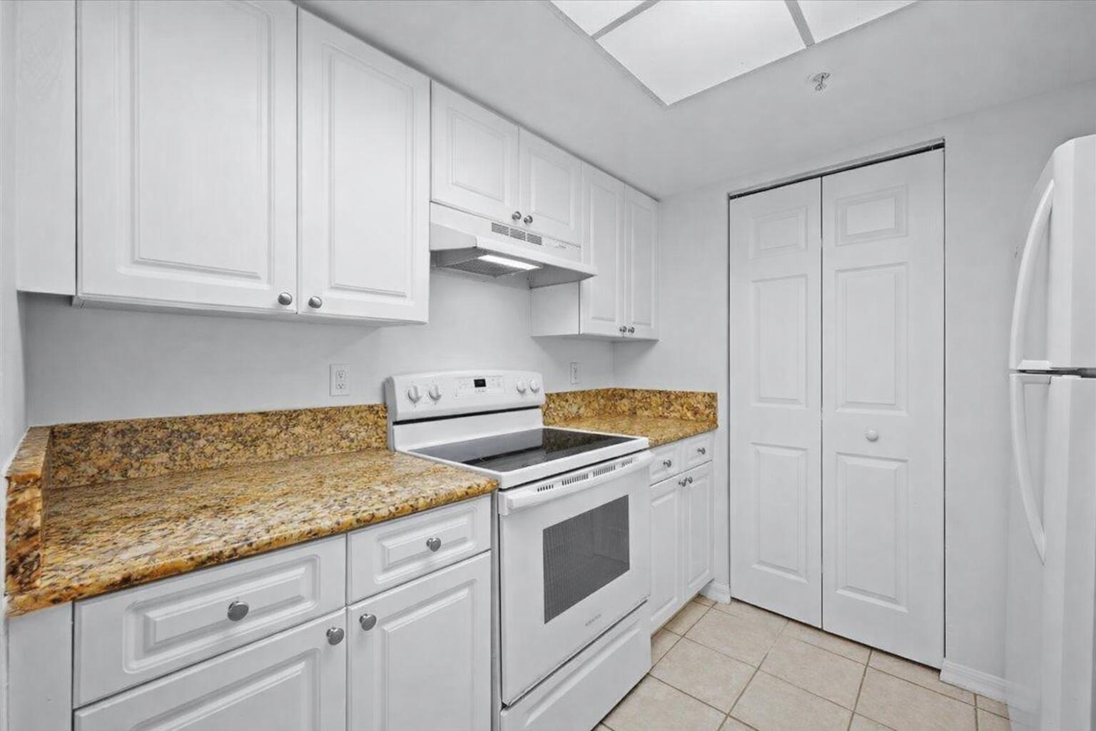 200 N Crestwood Court N 211 Property Photo 1