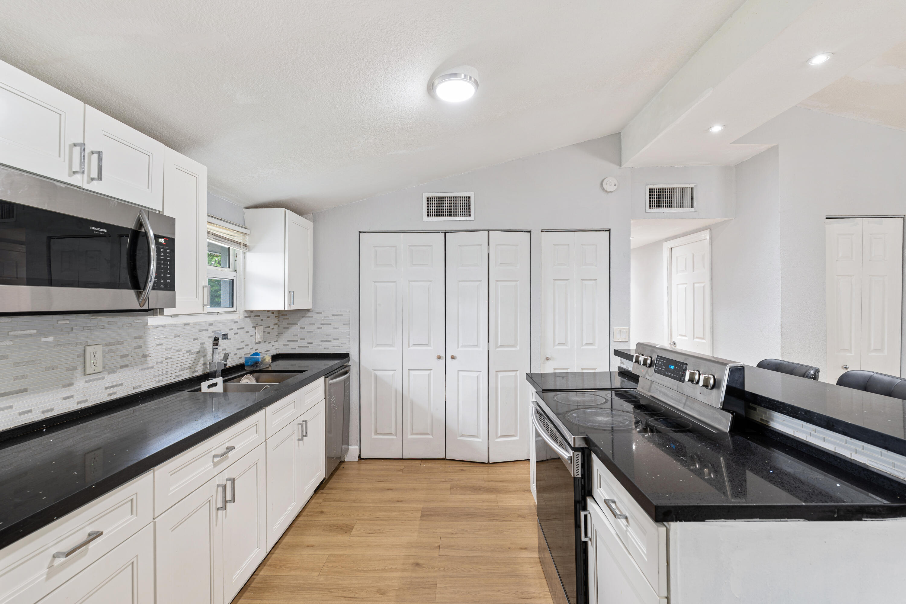 3872 Mackinac Road Property Photo 5