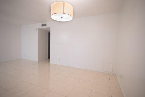 235 Nw 46th Avenue B Property Photo 4