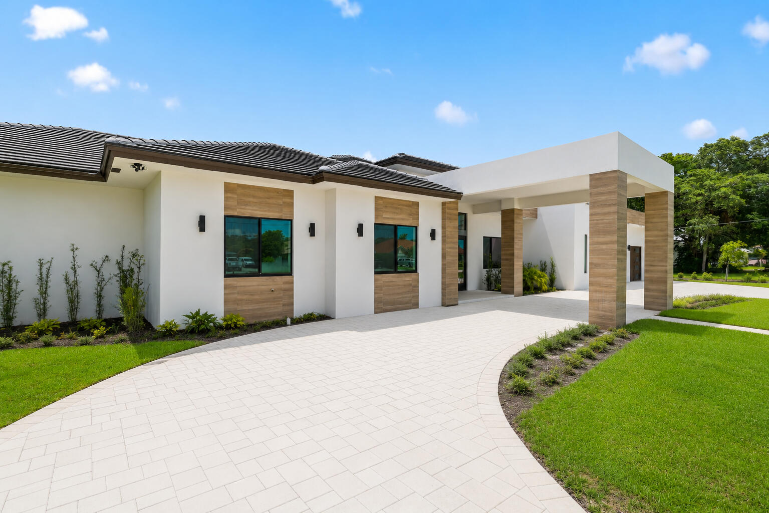 14817 Paddock Drive Property Photo 8