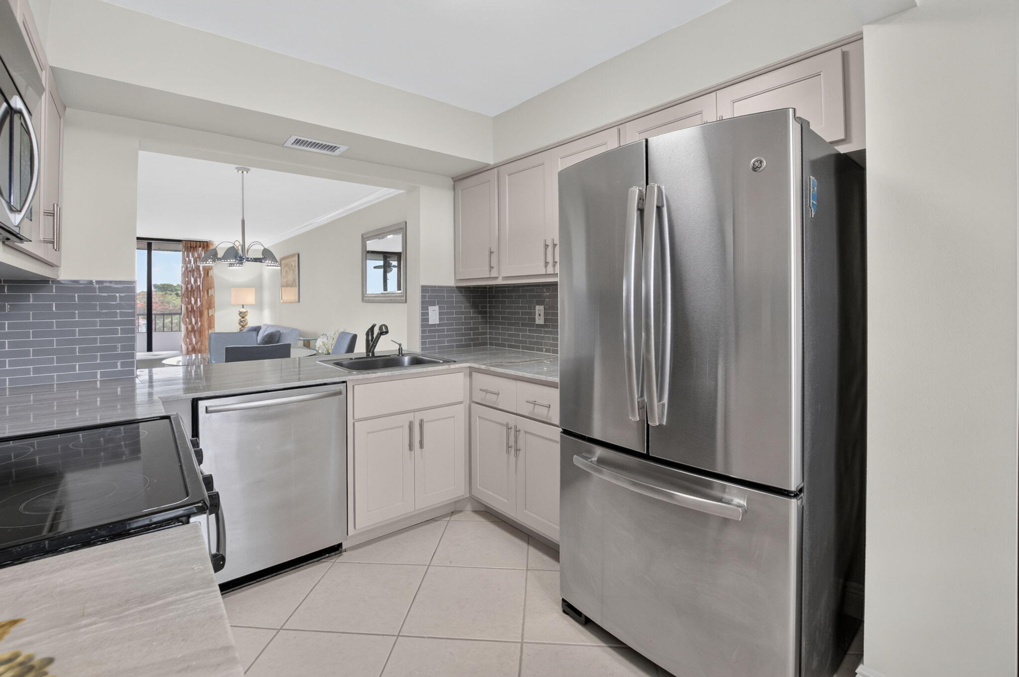 2070 Homewood Boulevard 5050 Property Photo 2