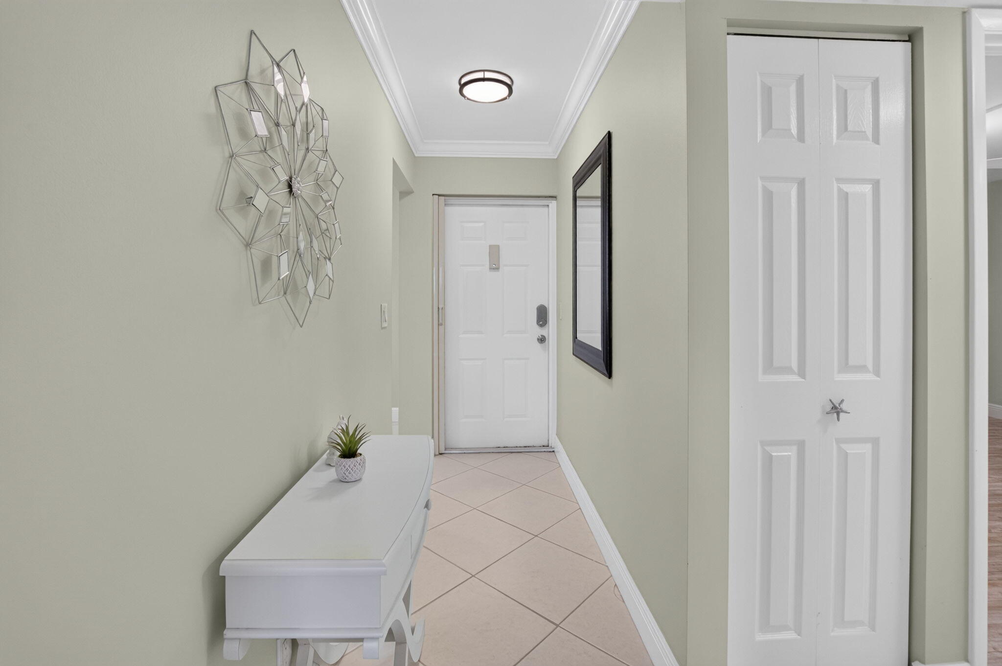 2070 Homewood Boulevard 5050 Property Photo 4