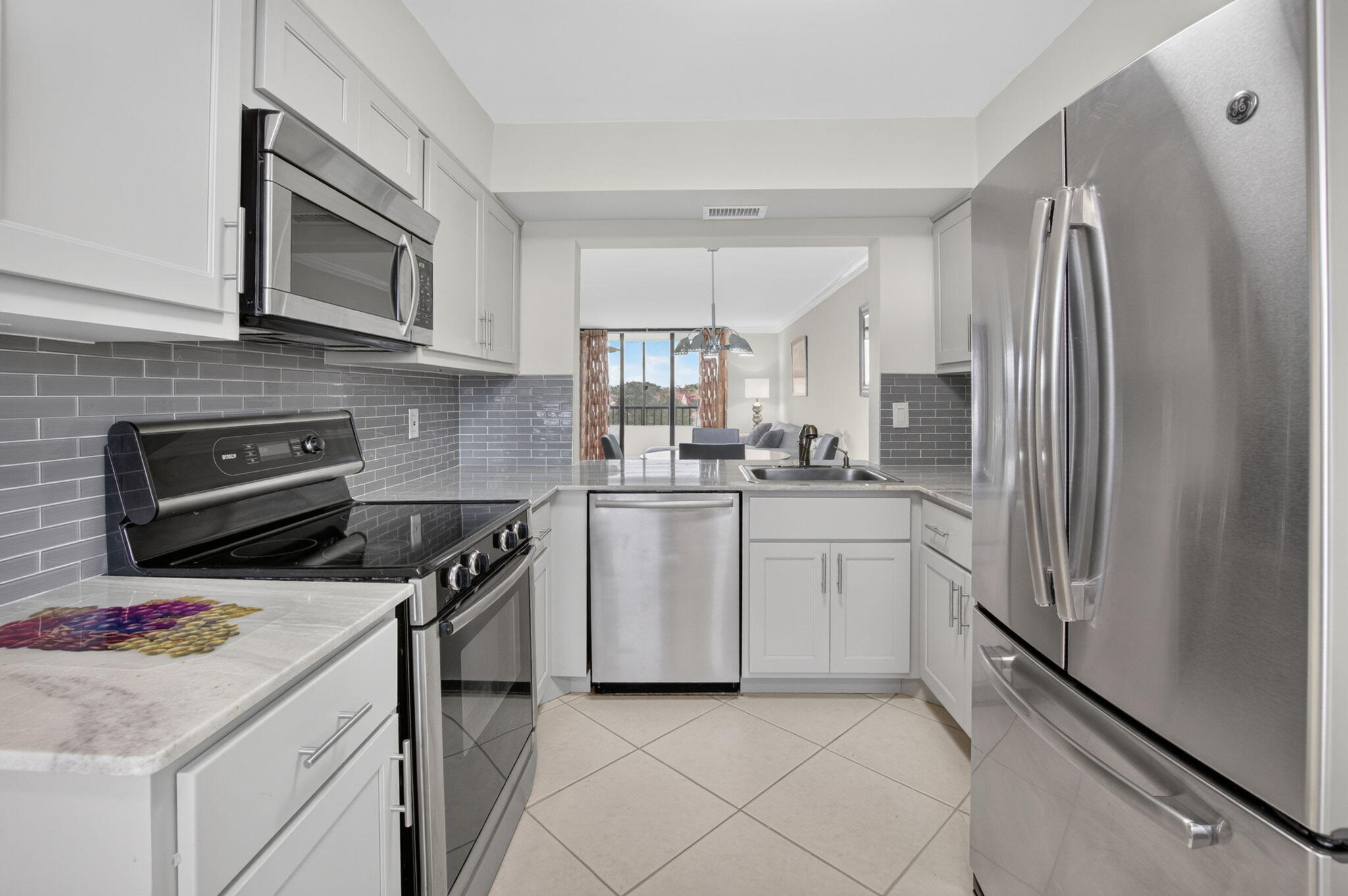 2070 Homewood Boulevard 5050 Property Photo 5