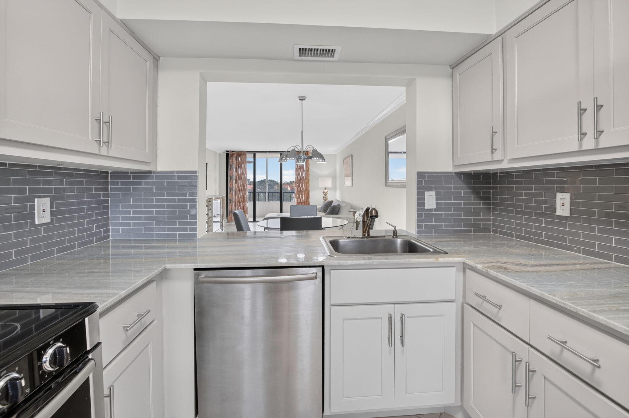 2070 Homewood Boulevard 5050 Property Photo 6