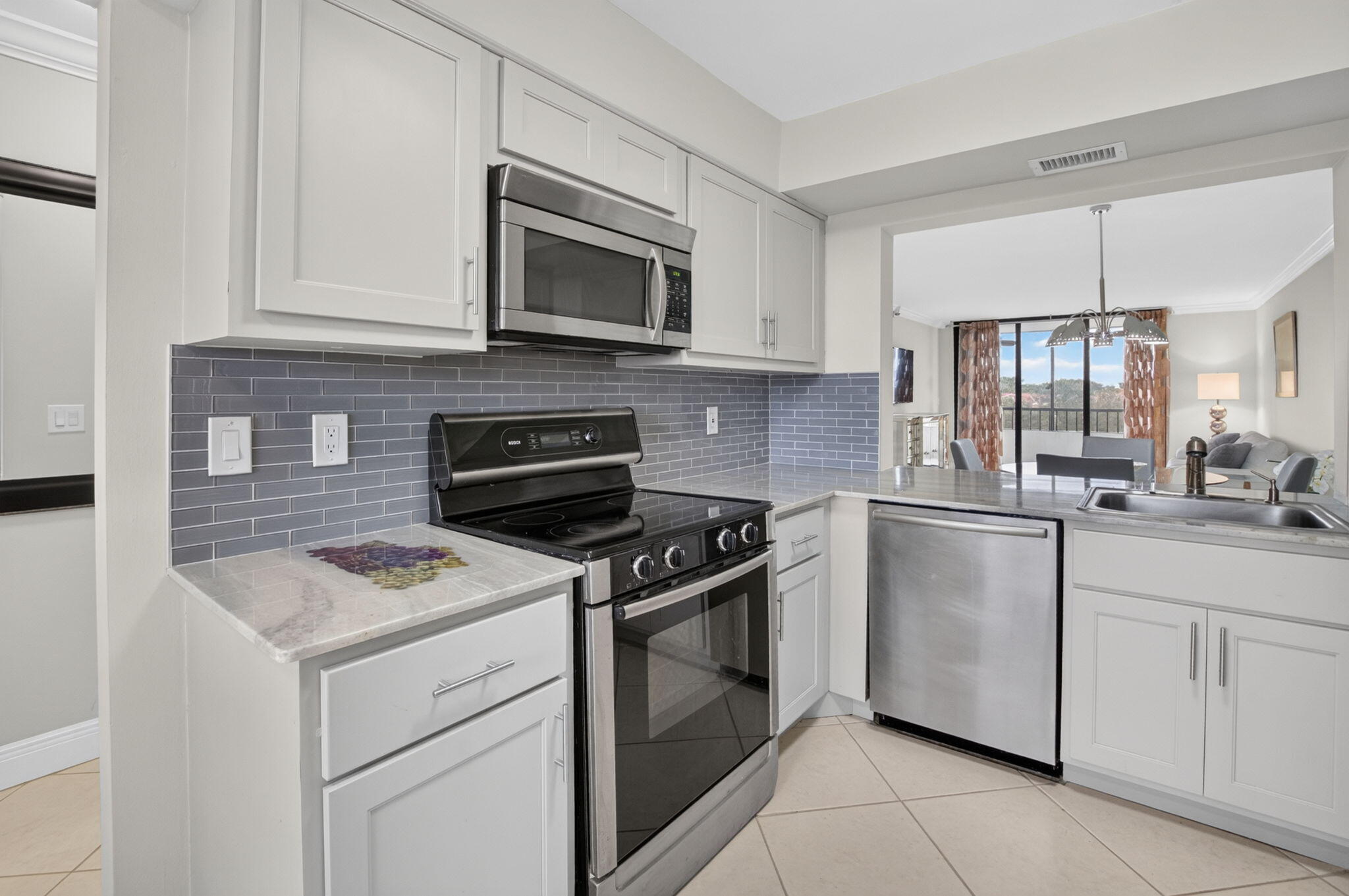 2070 Homewood Boulevard 5050 Property Photo 7