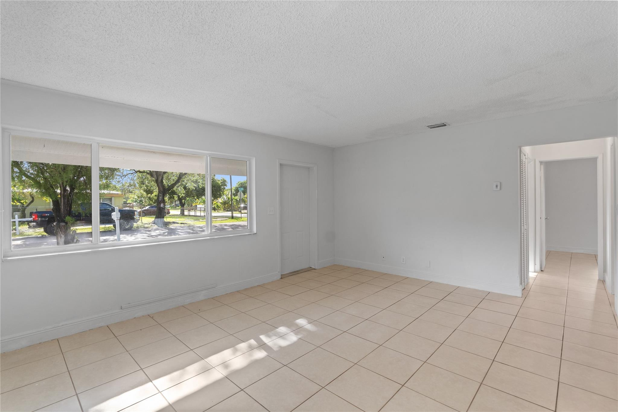 2001 Nw 14th Avenue Property Photo 3