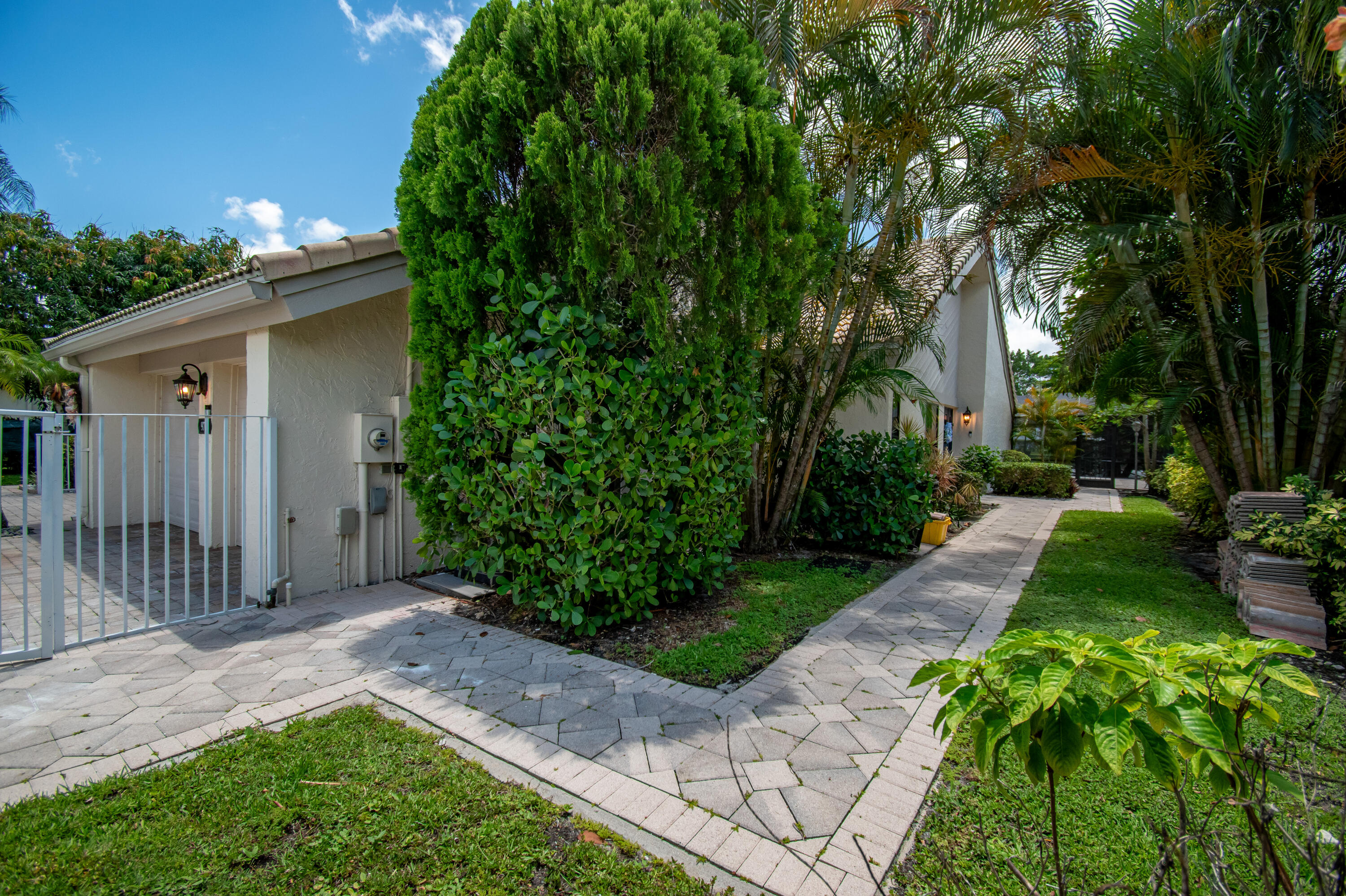 9708 Erica Court Property Photo 6